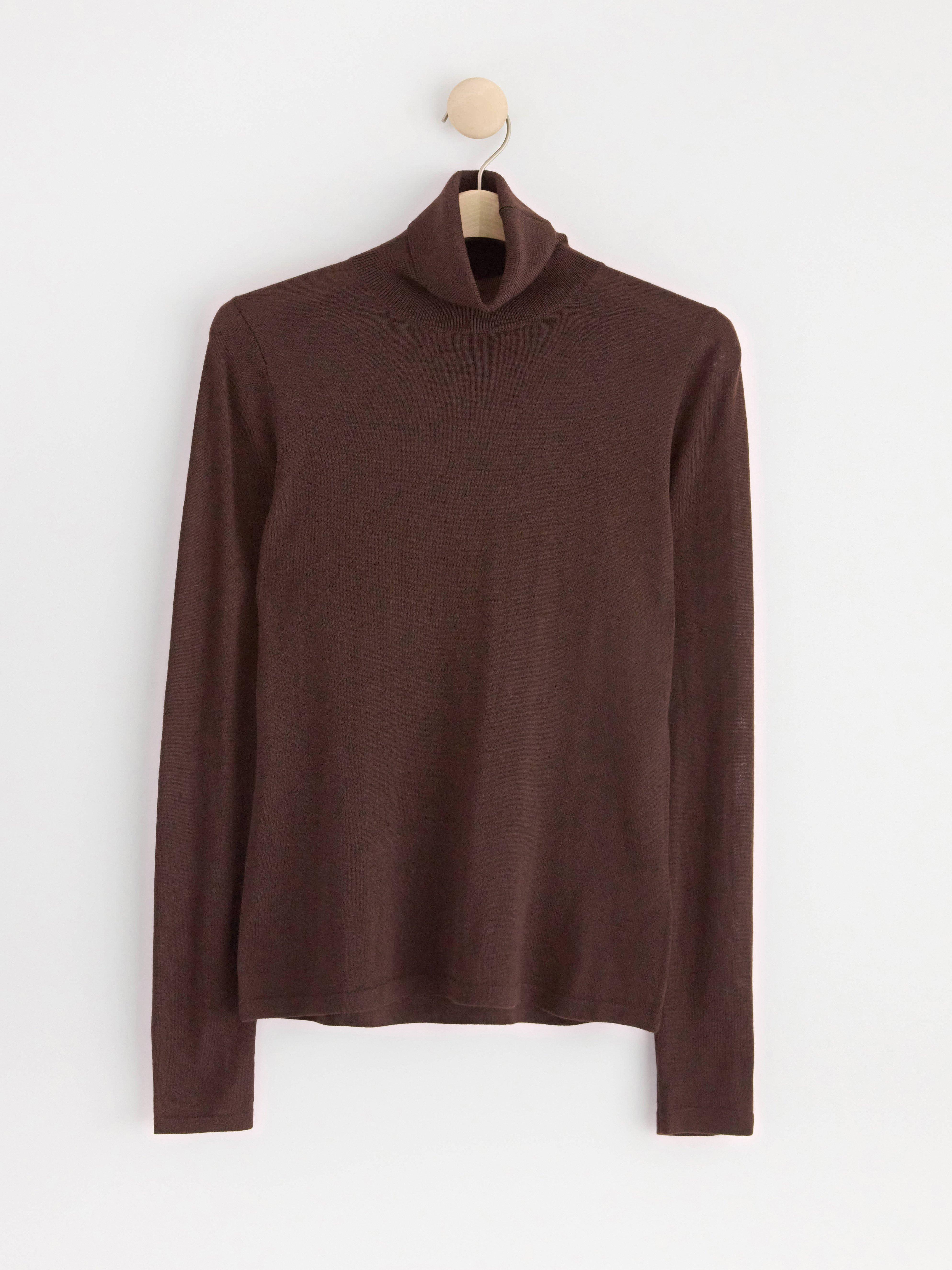 Turtle neck top in merino wool brown