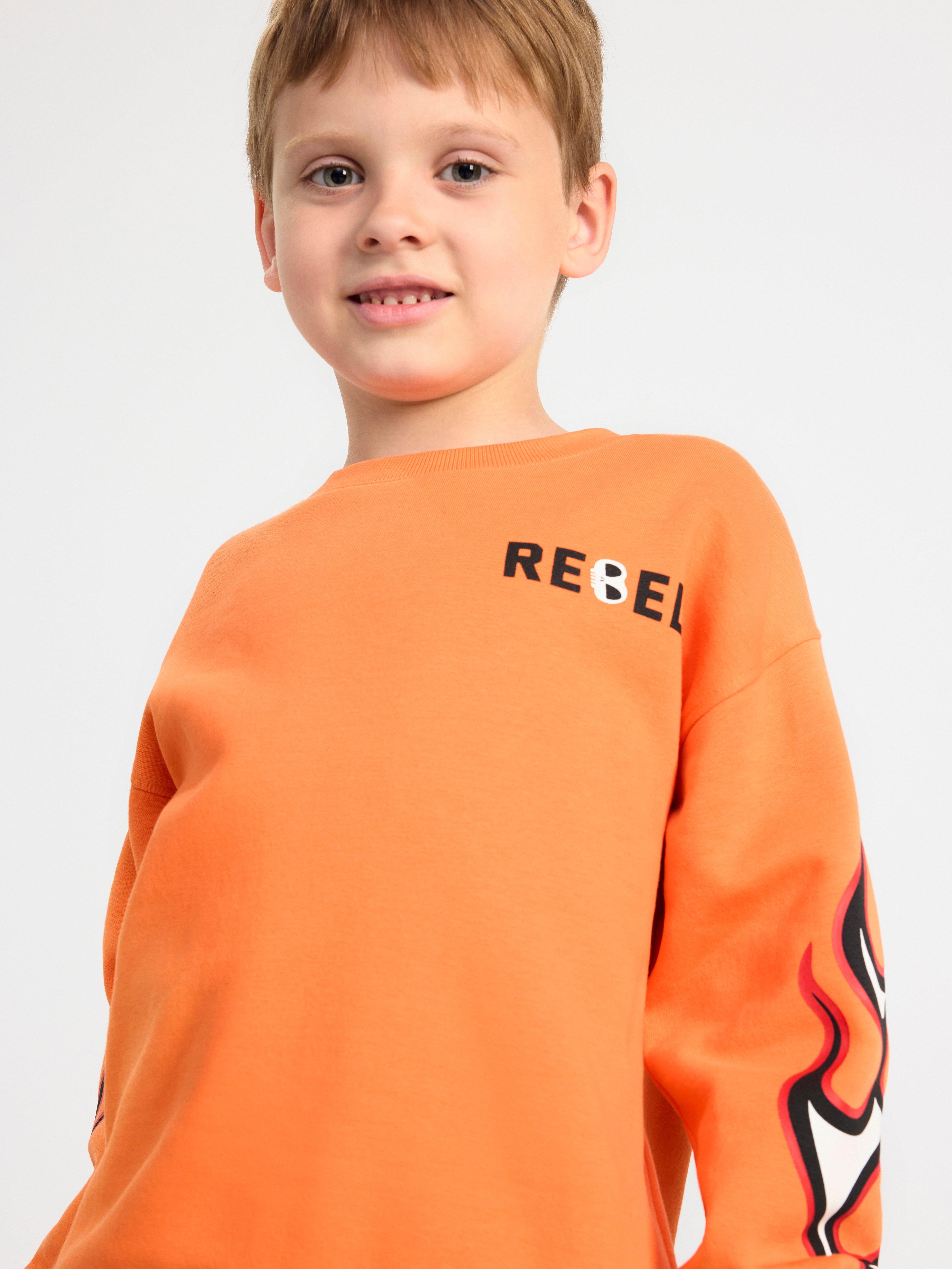 Sweatshirt with flames orange