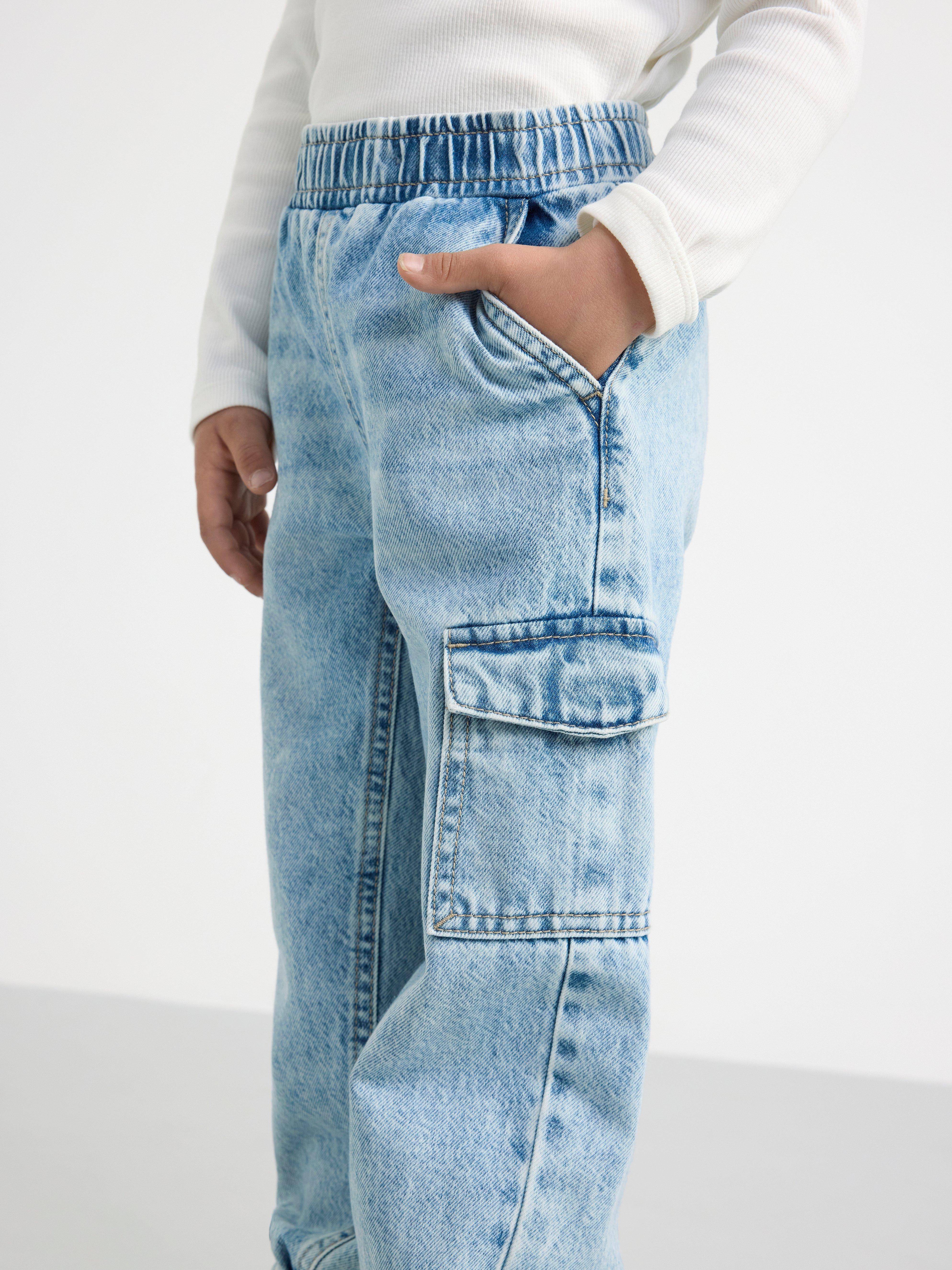 Trousers with cargo pockets Washed denim