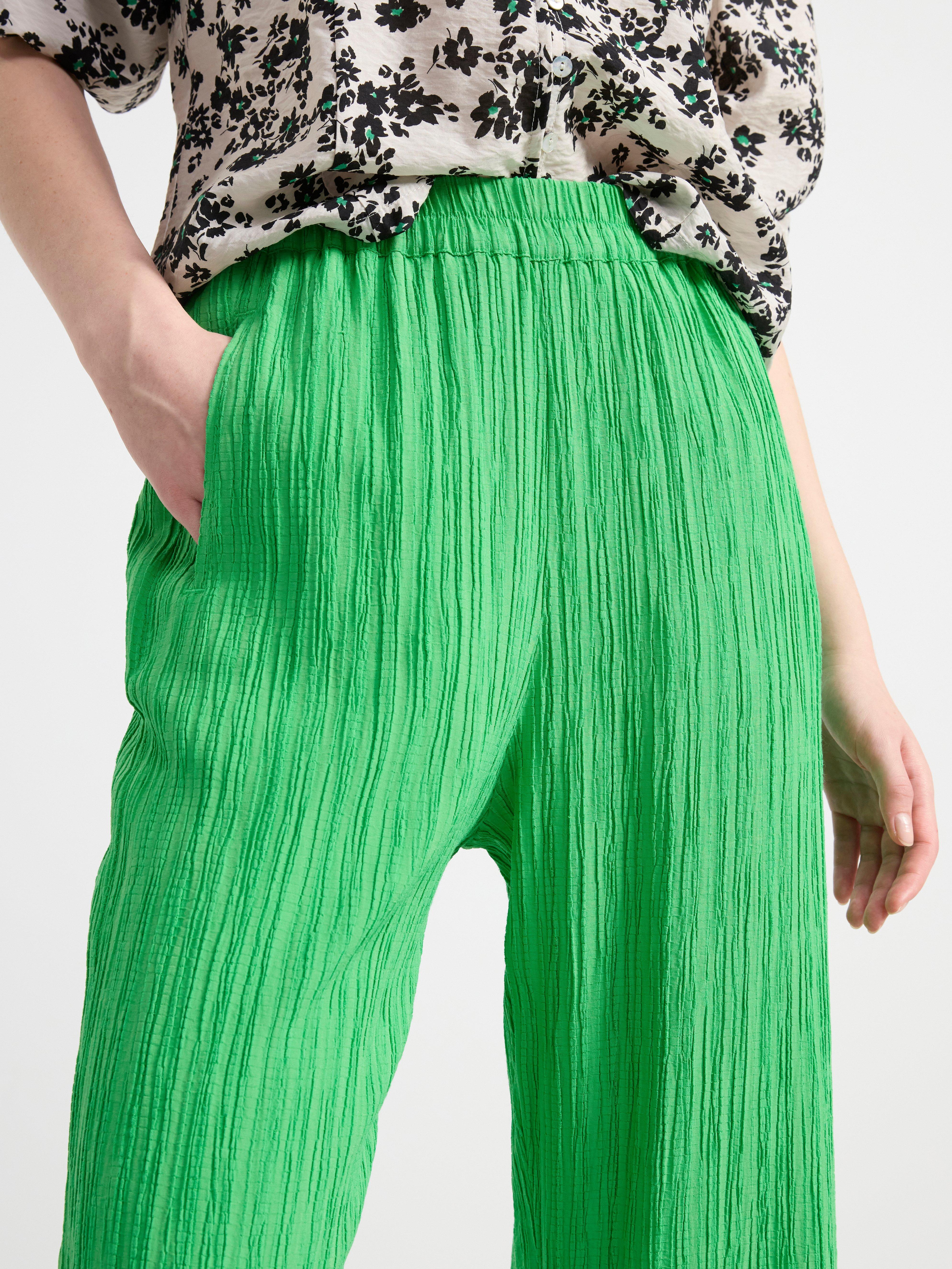 BELLA Straight cropped textured trousers Green