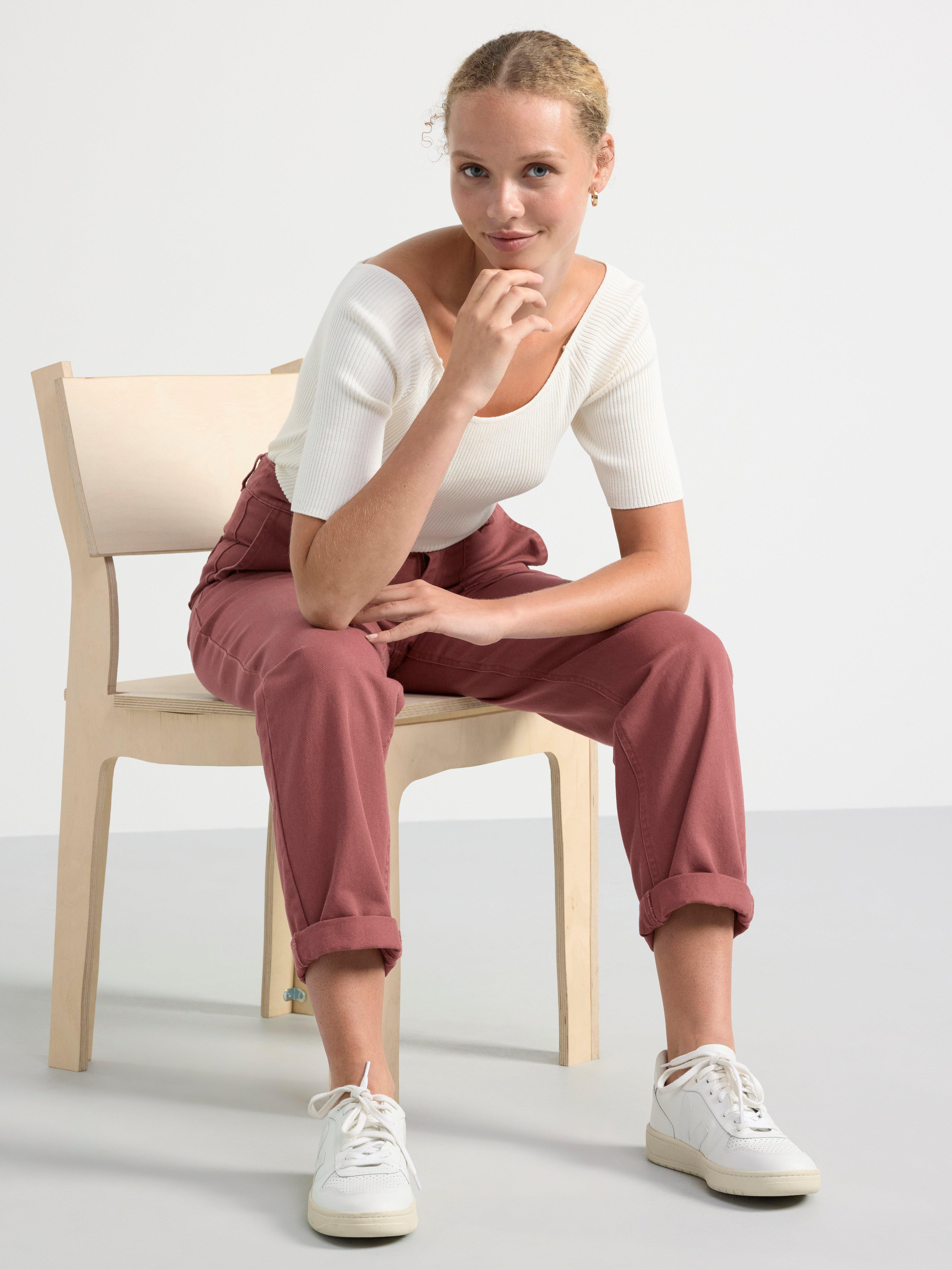 Tapered trousers with large pockets pink