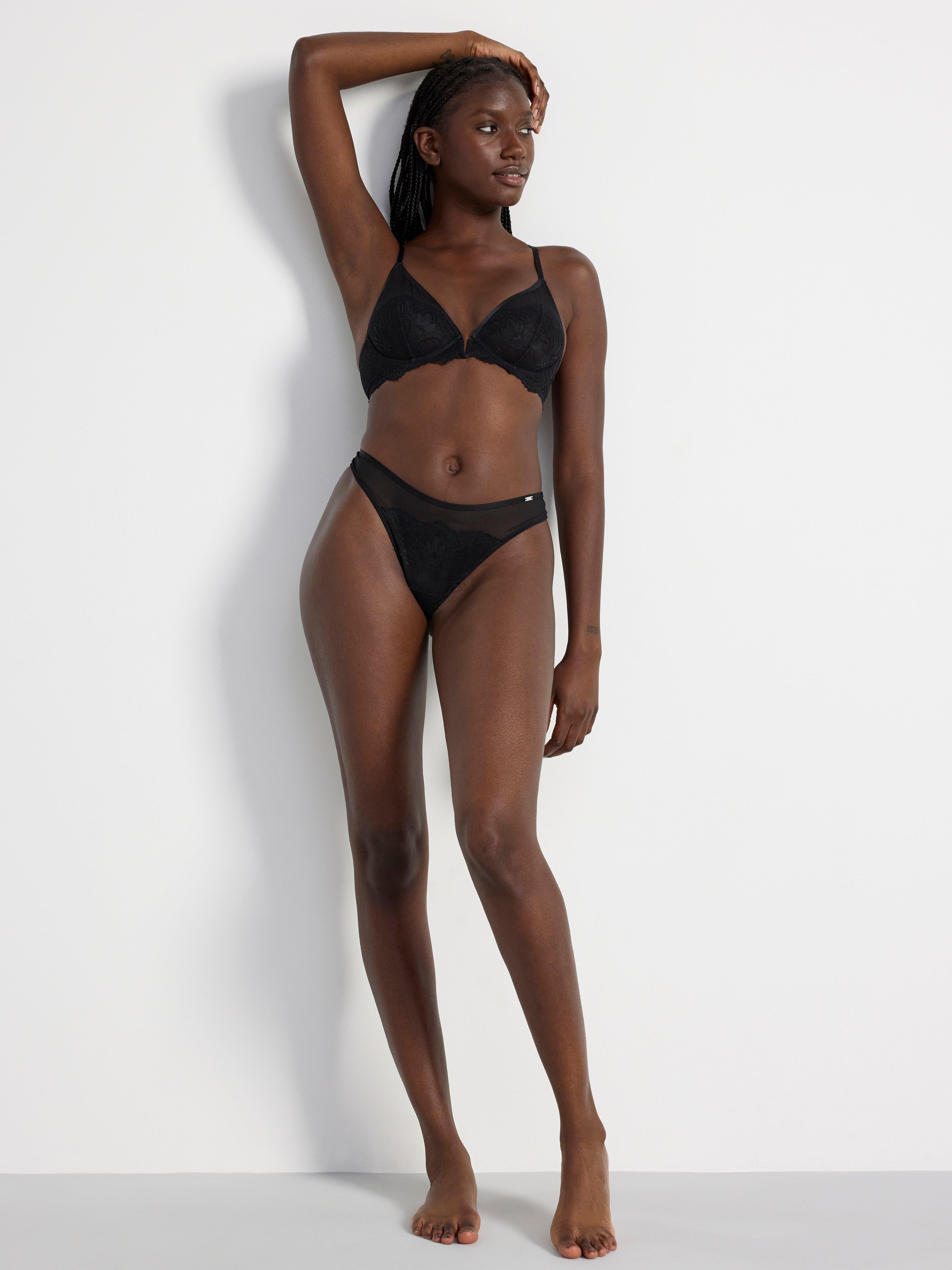 Thong regular waist in lace Black