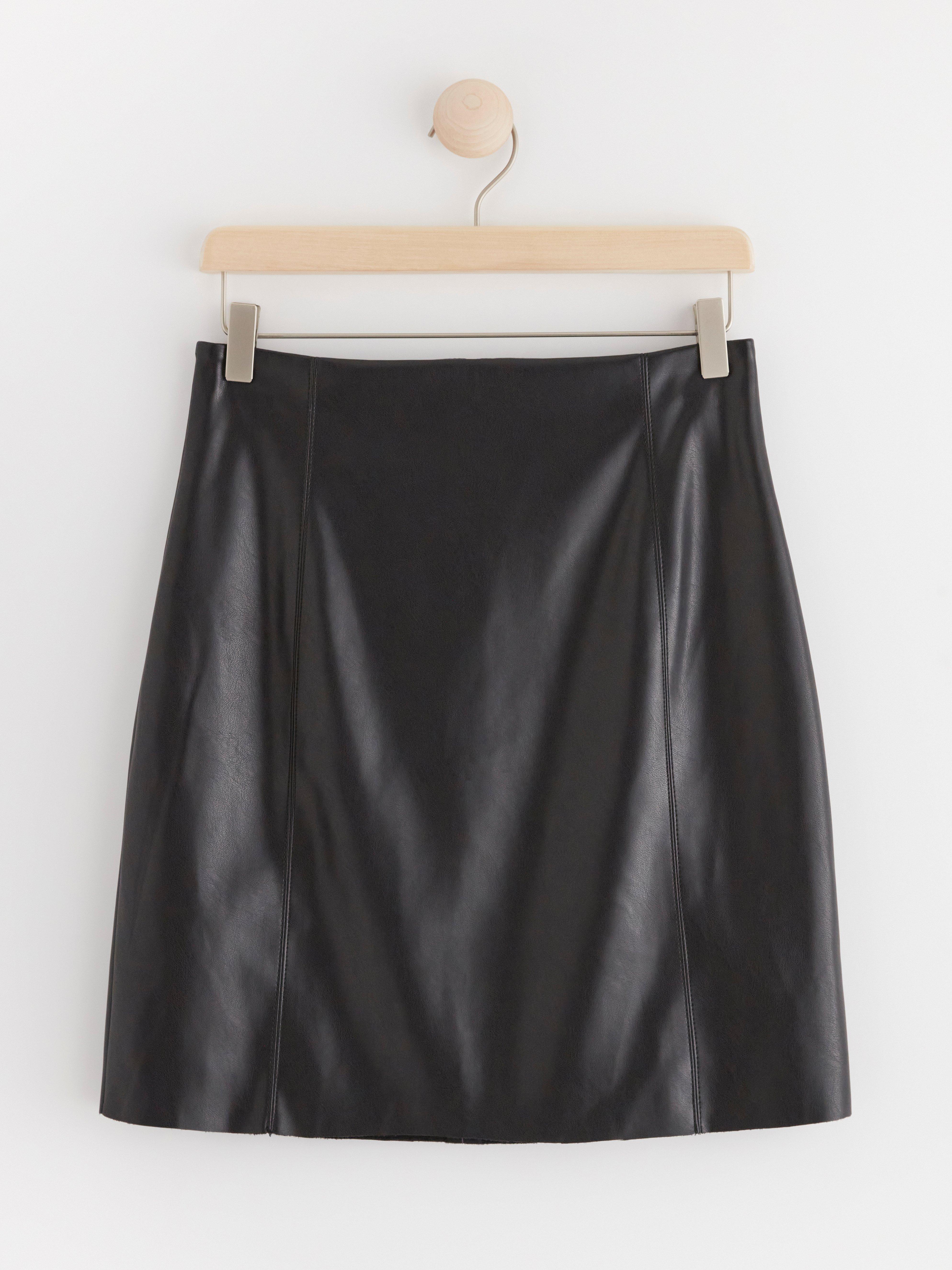 Mini skirt in imitation leather Black