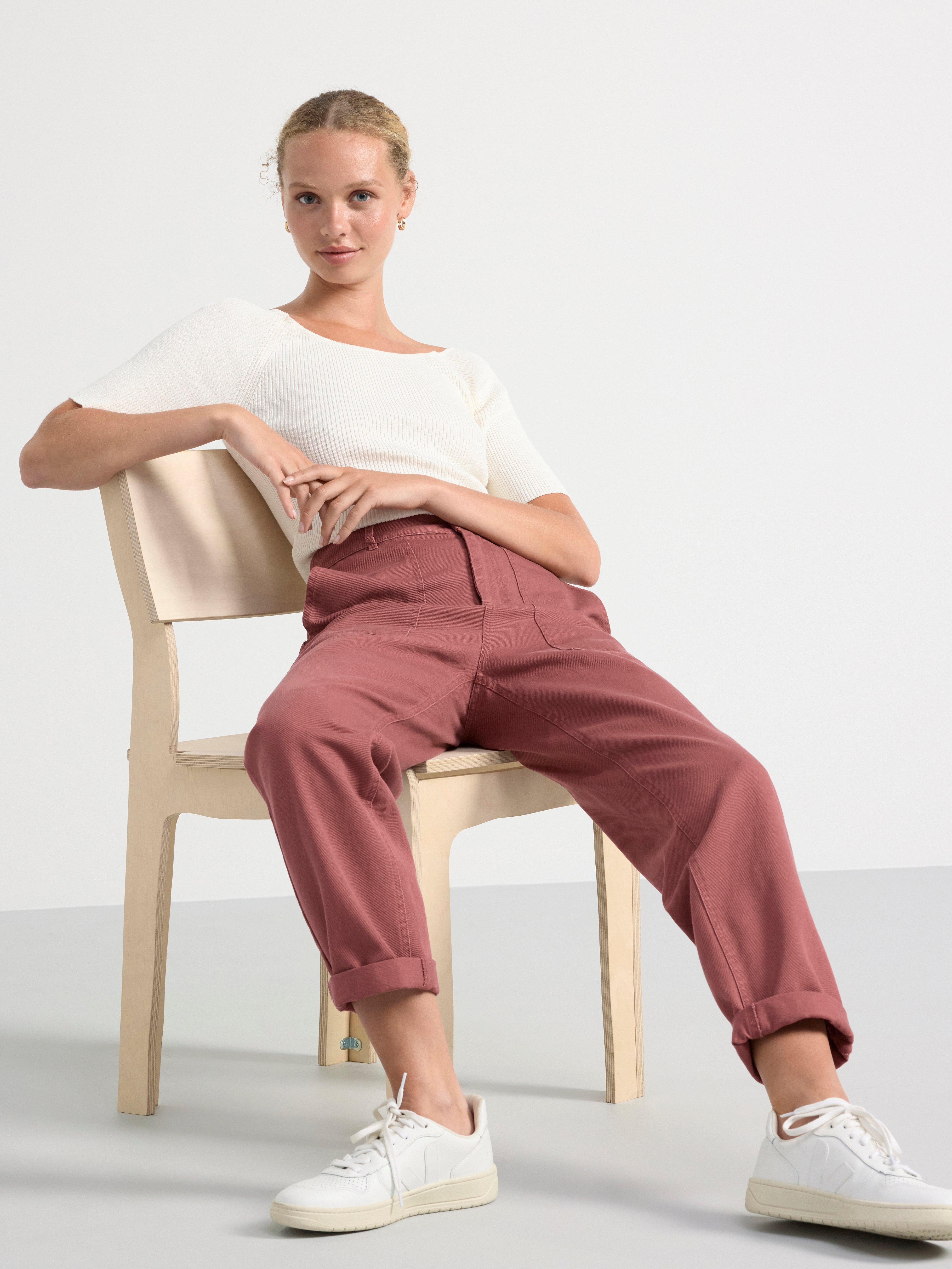 Tapered trousers with large pockets pink