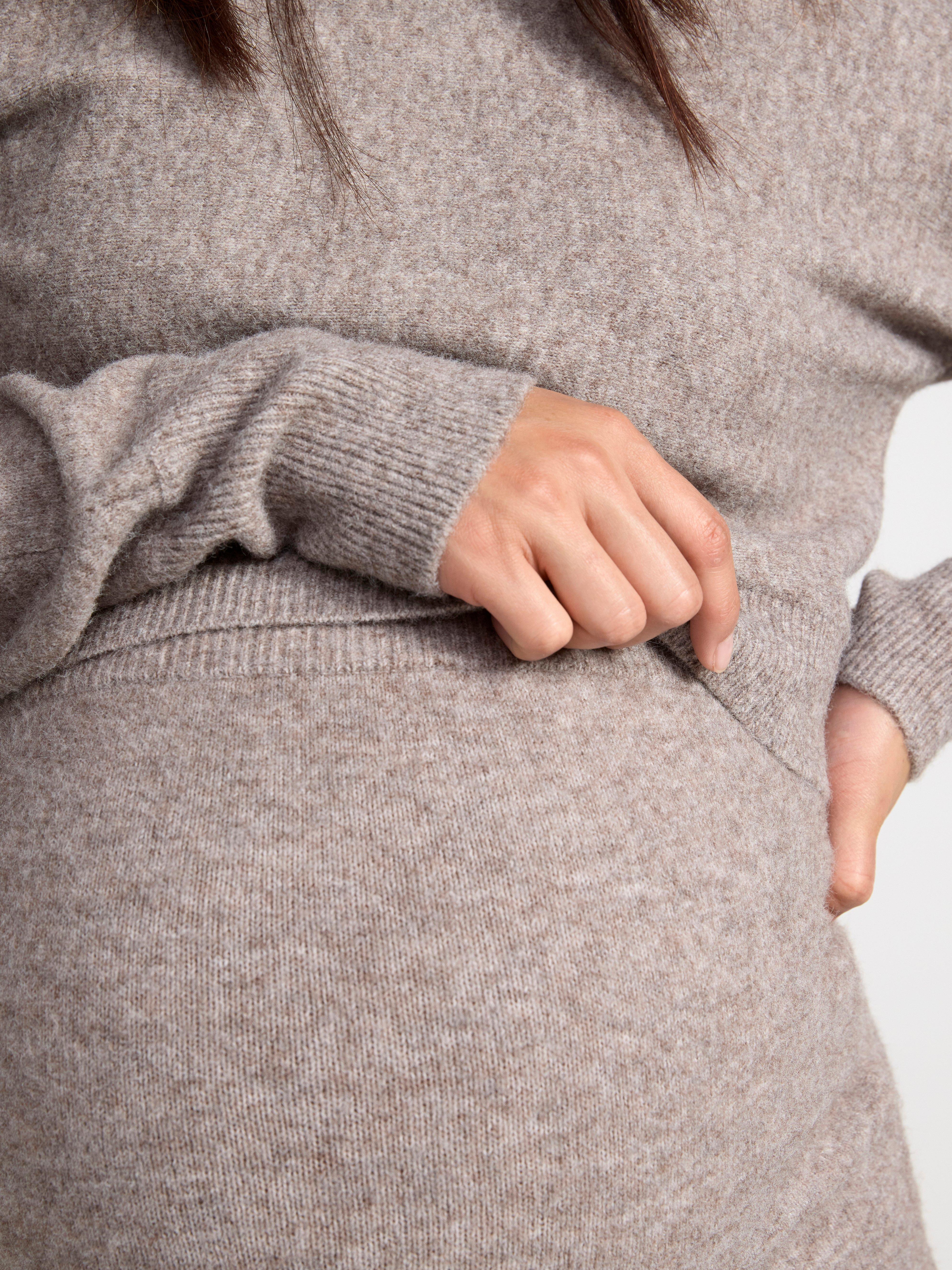 MOM Cropped jumper brown