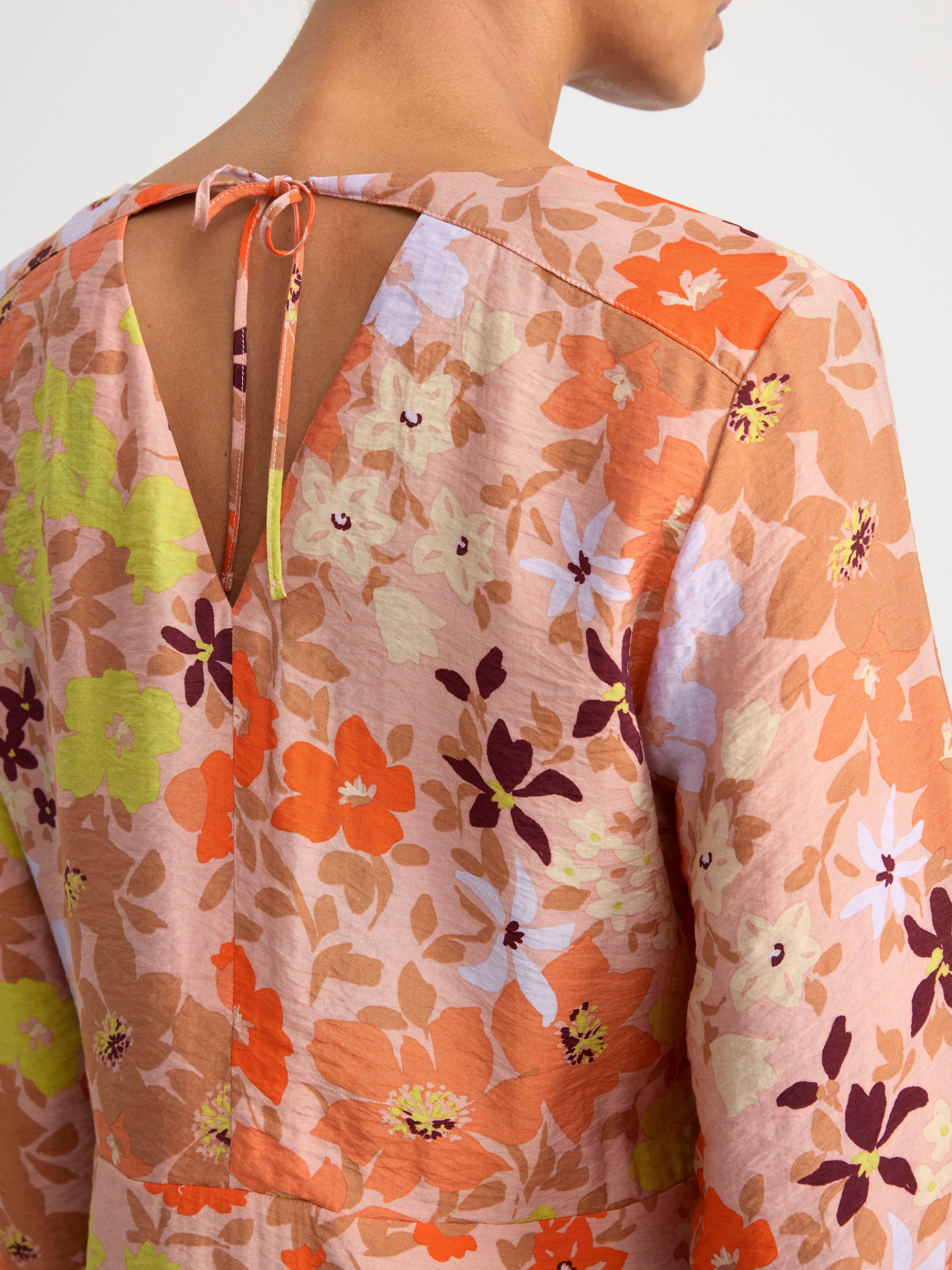 Midi dress with wide sleeves and flowers coral