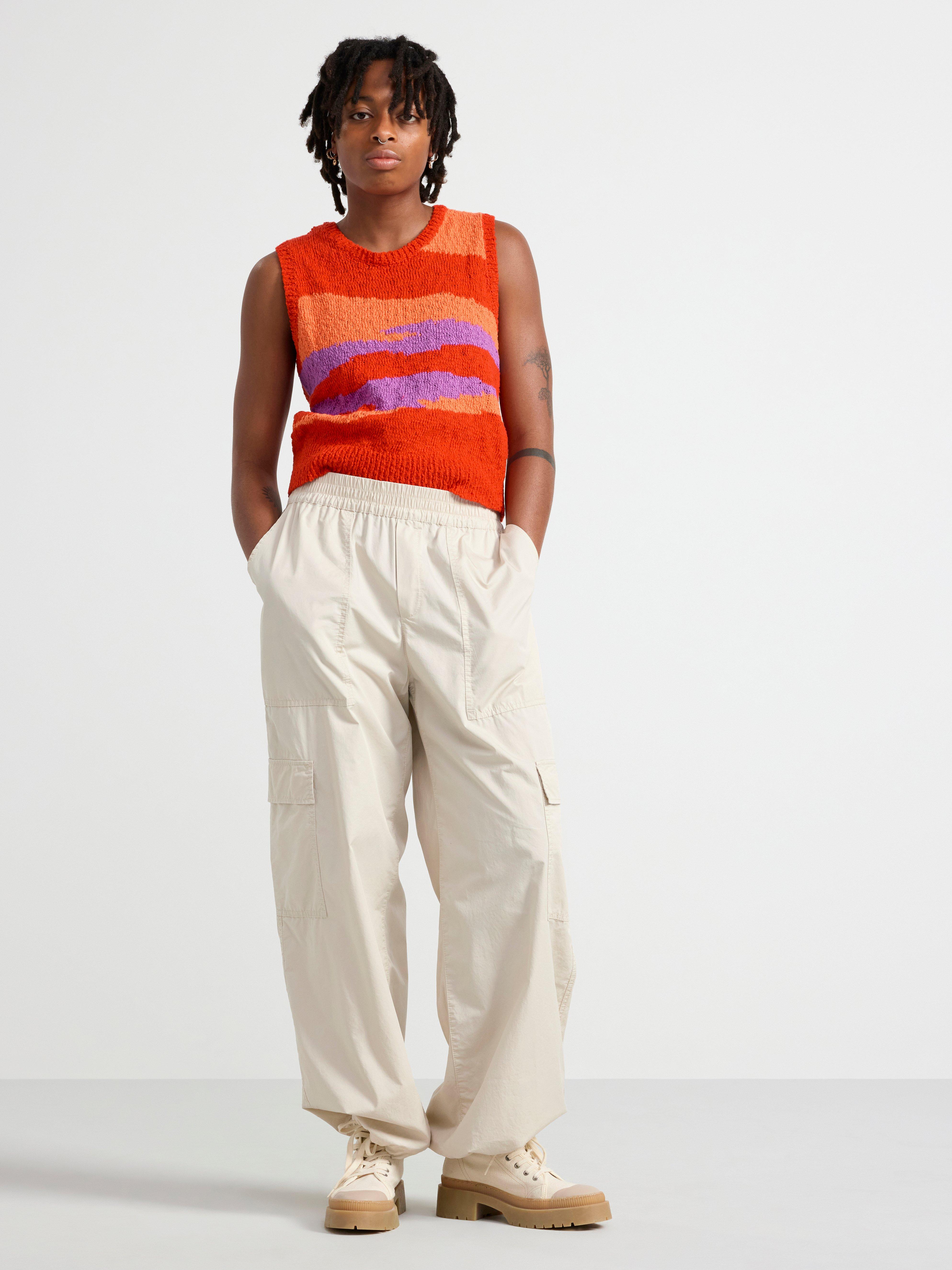 Knitted vest with pattern Red