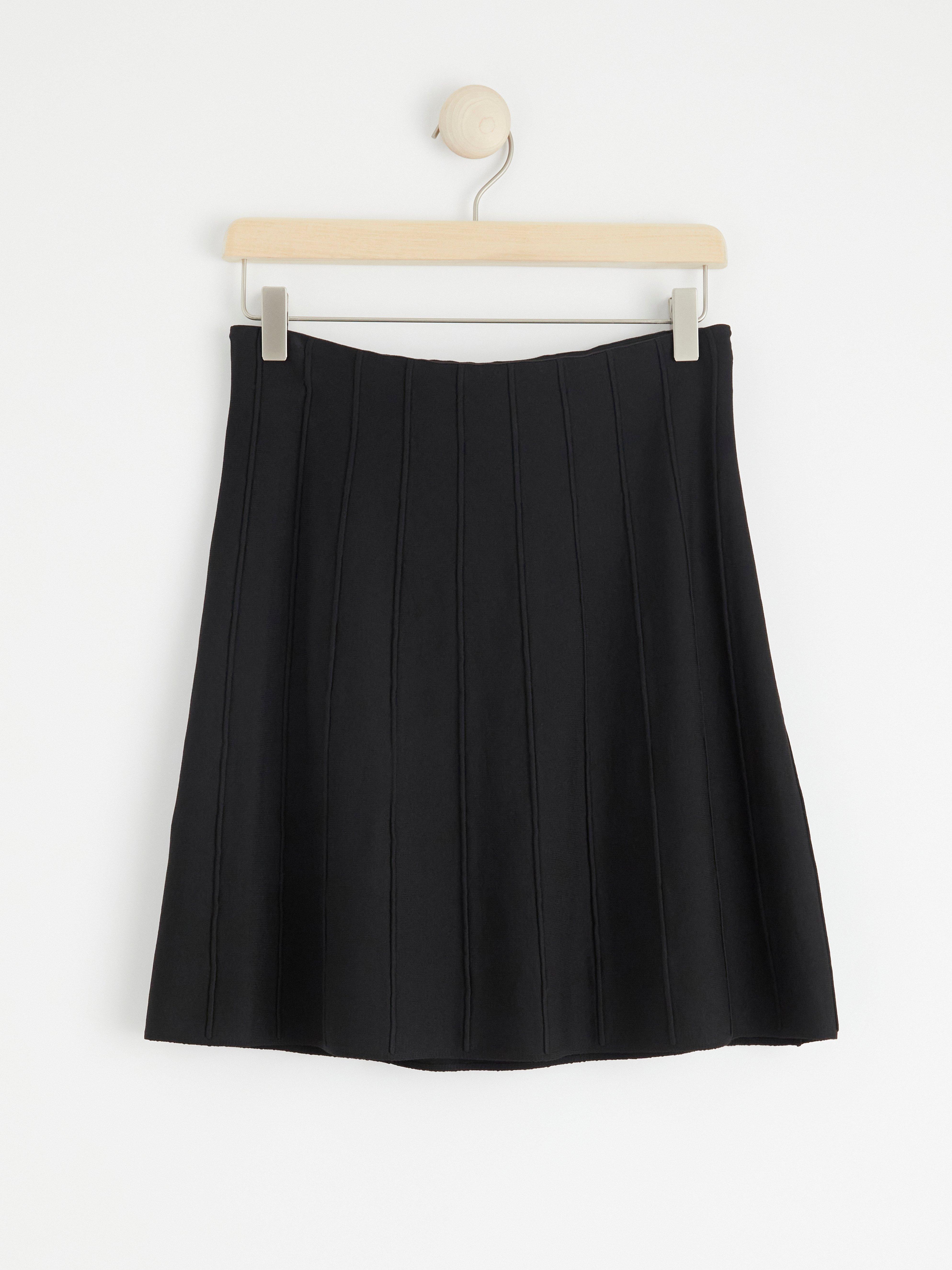 Fine-knit flared skirt Black