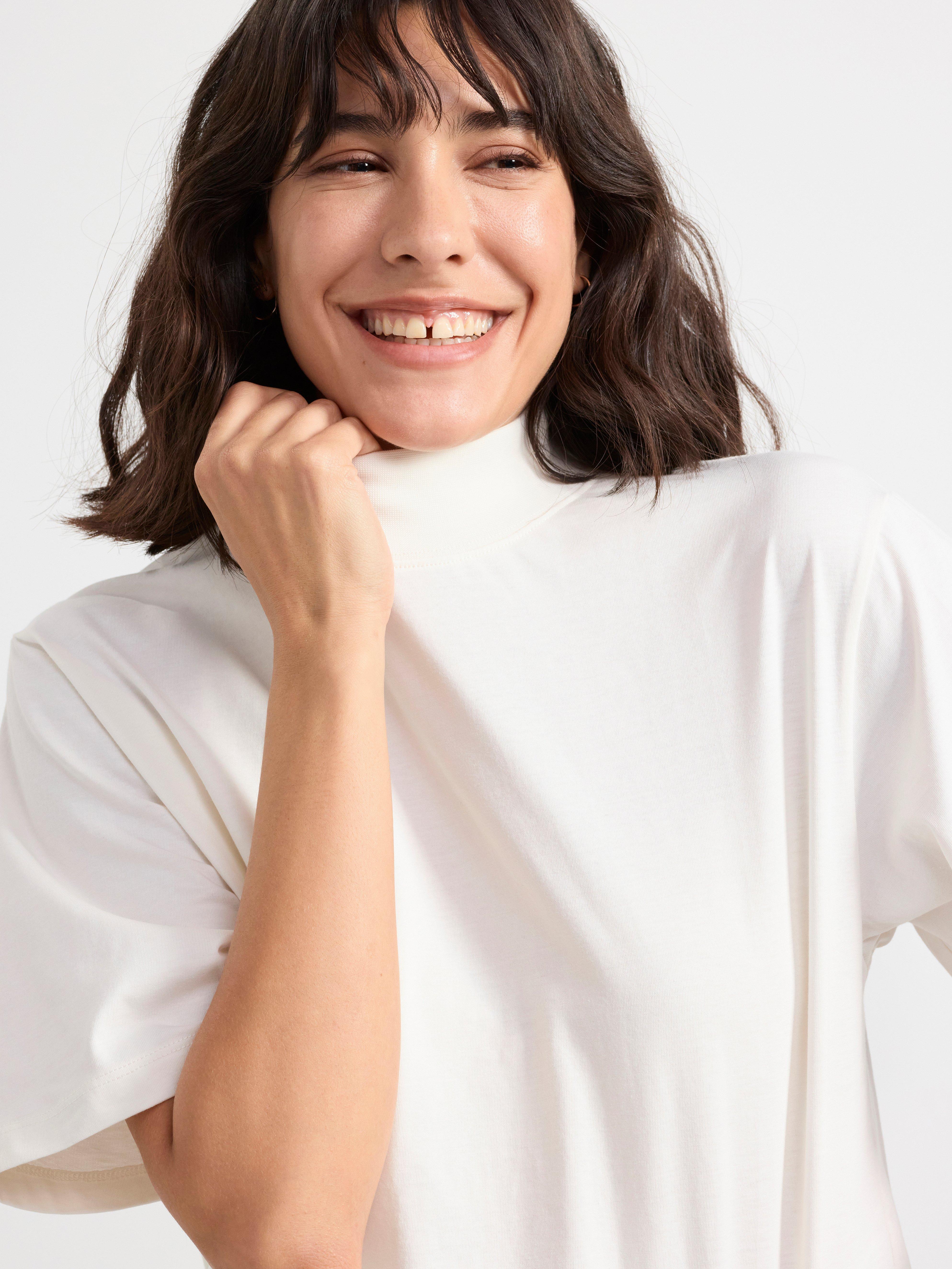 Short sleeve top with mock neck Light White