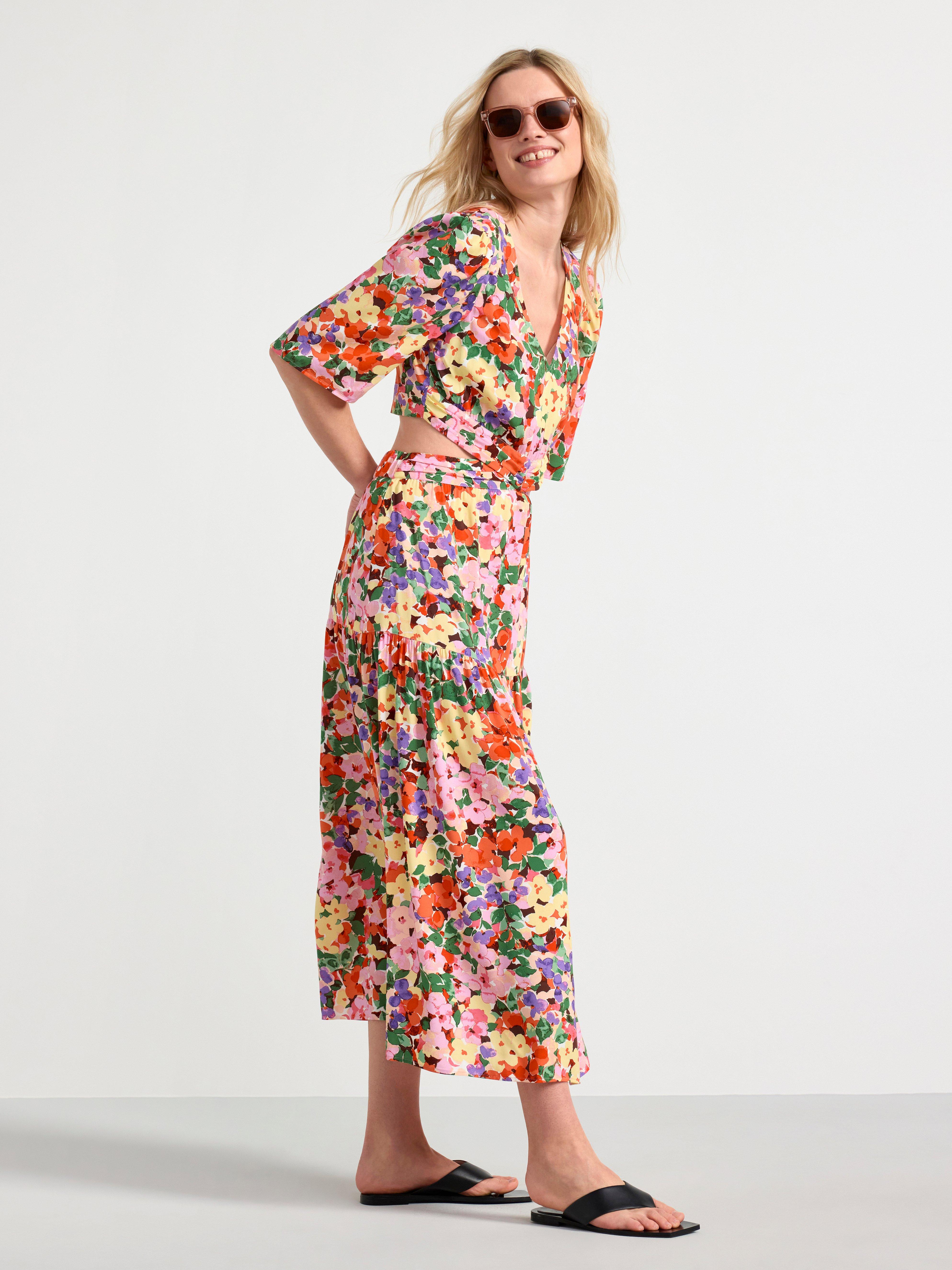 Short sleeve midi dress with cut outs pink