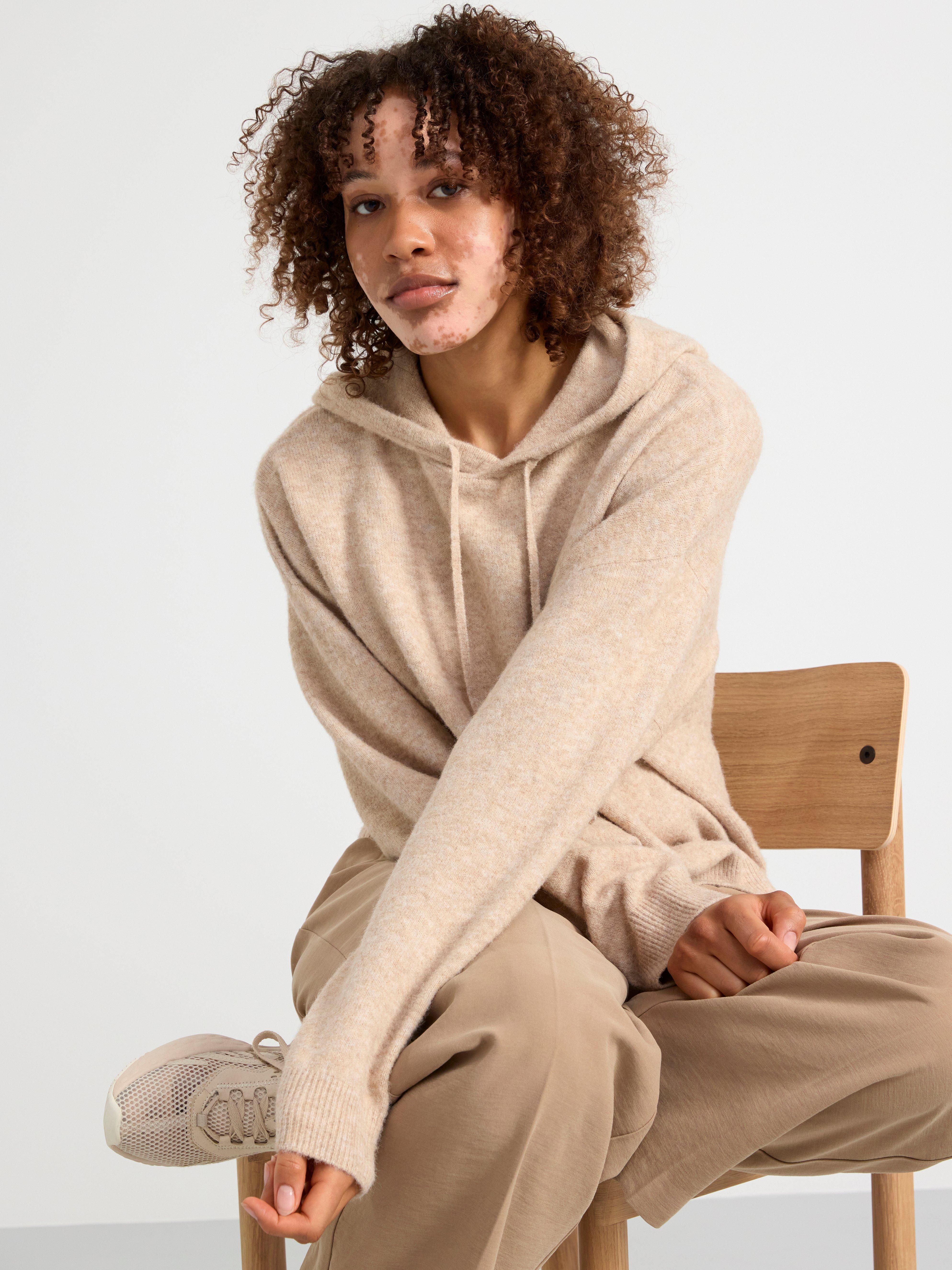 Hoodie knitted beige