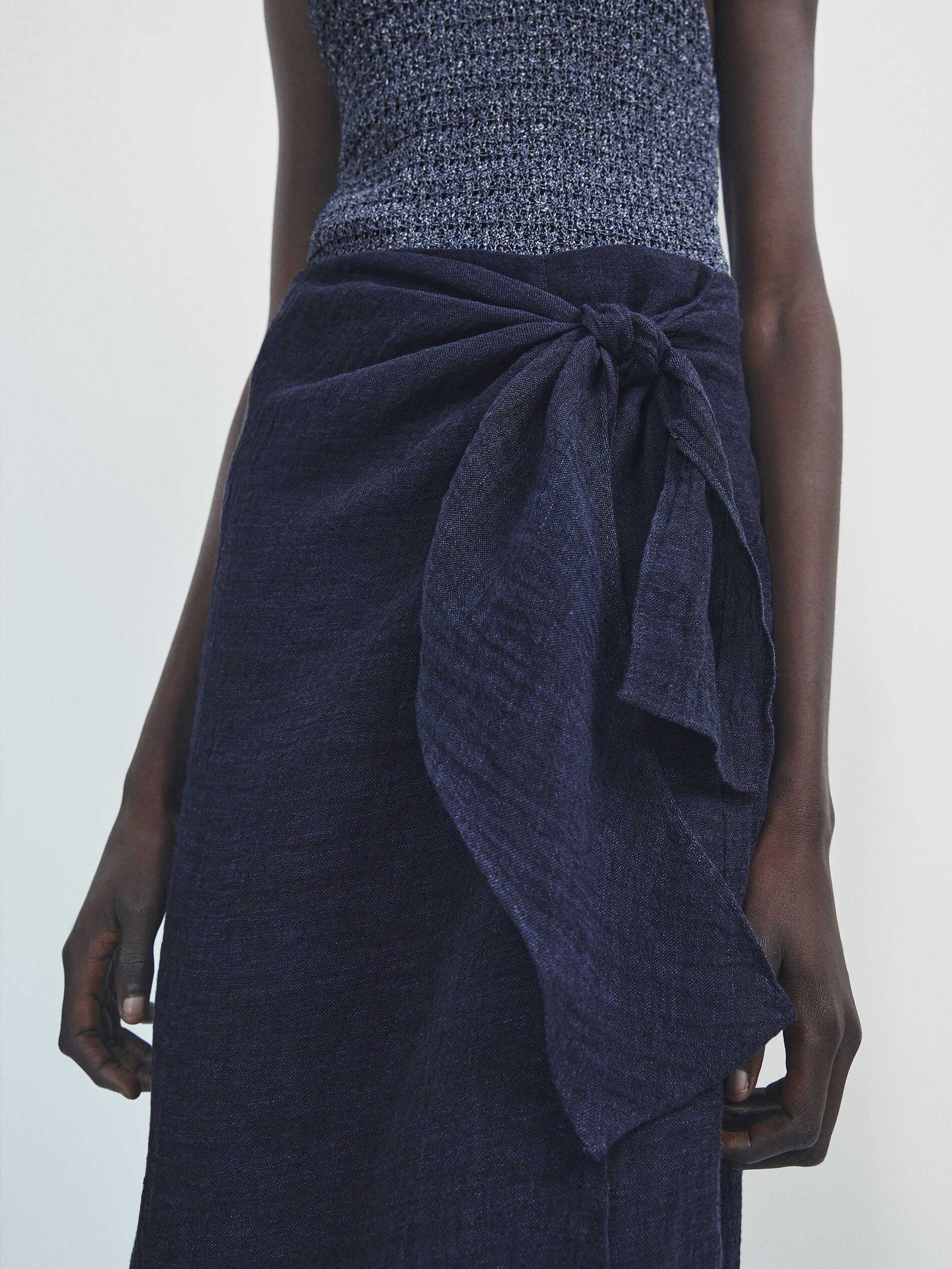 Falda midi pareo gofrada - AZUL