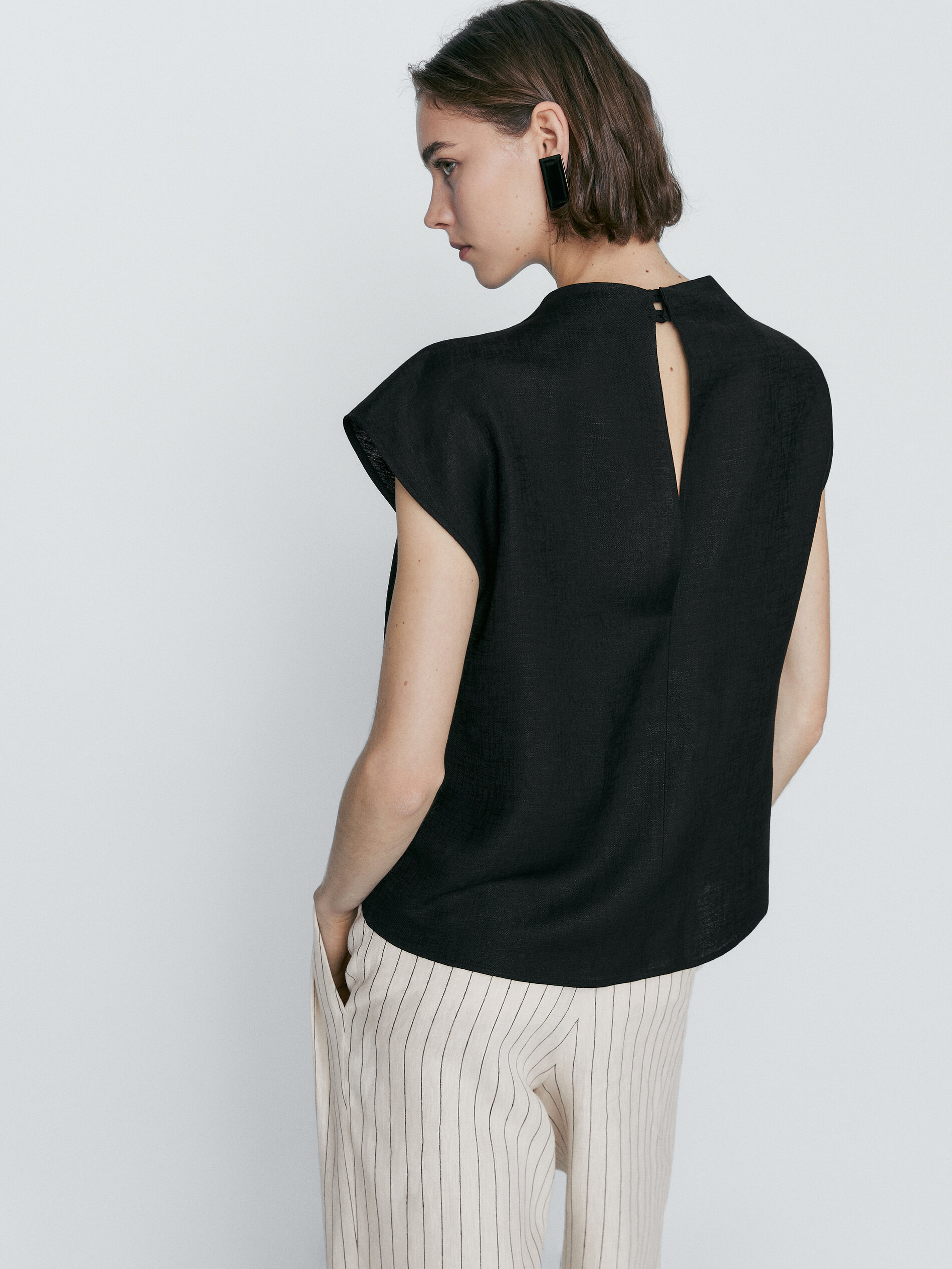 Top hombro drapeado - NEGRO