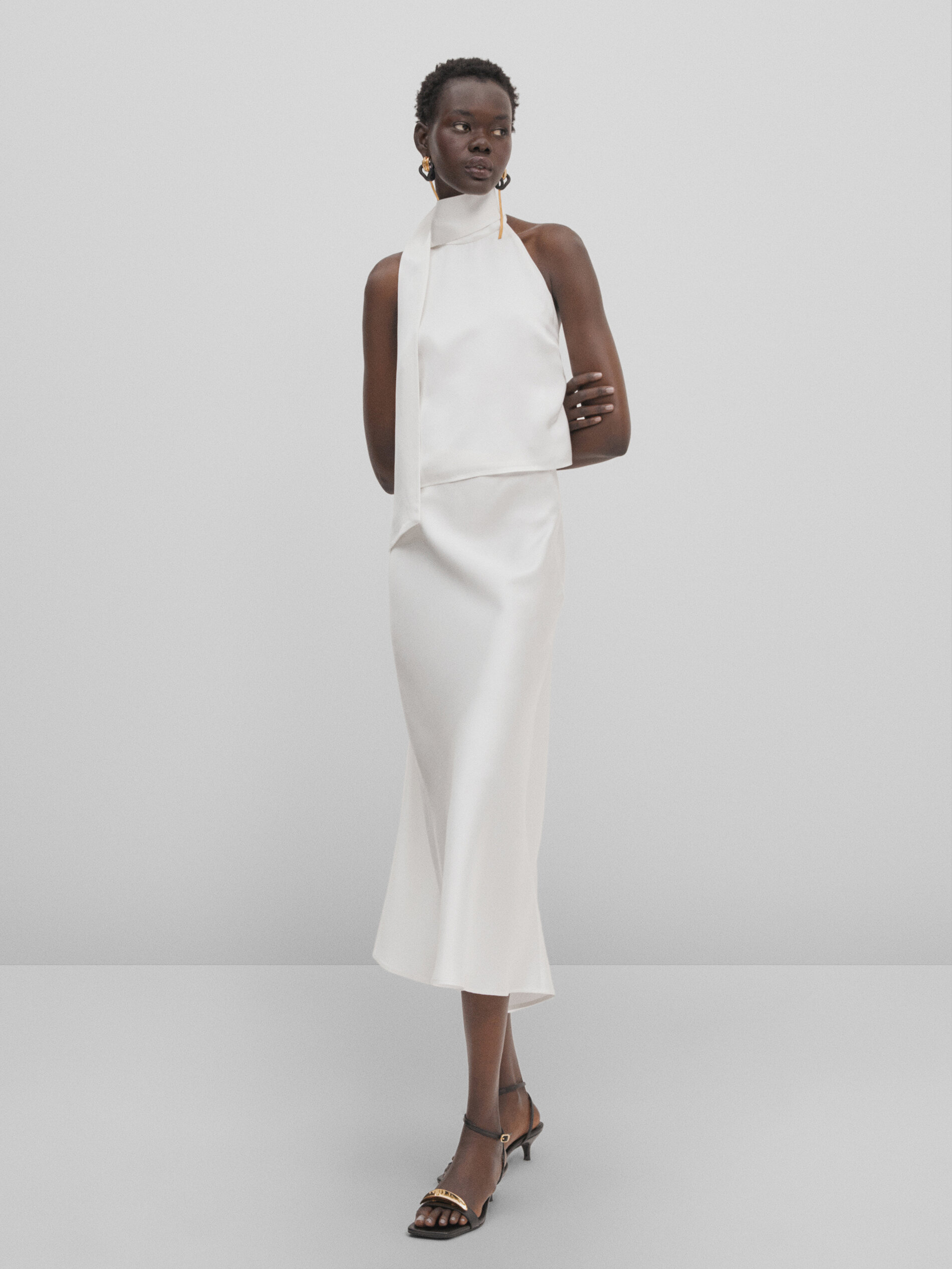 Top halter satinado -Studio - CRUDO