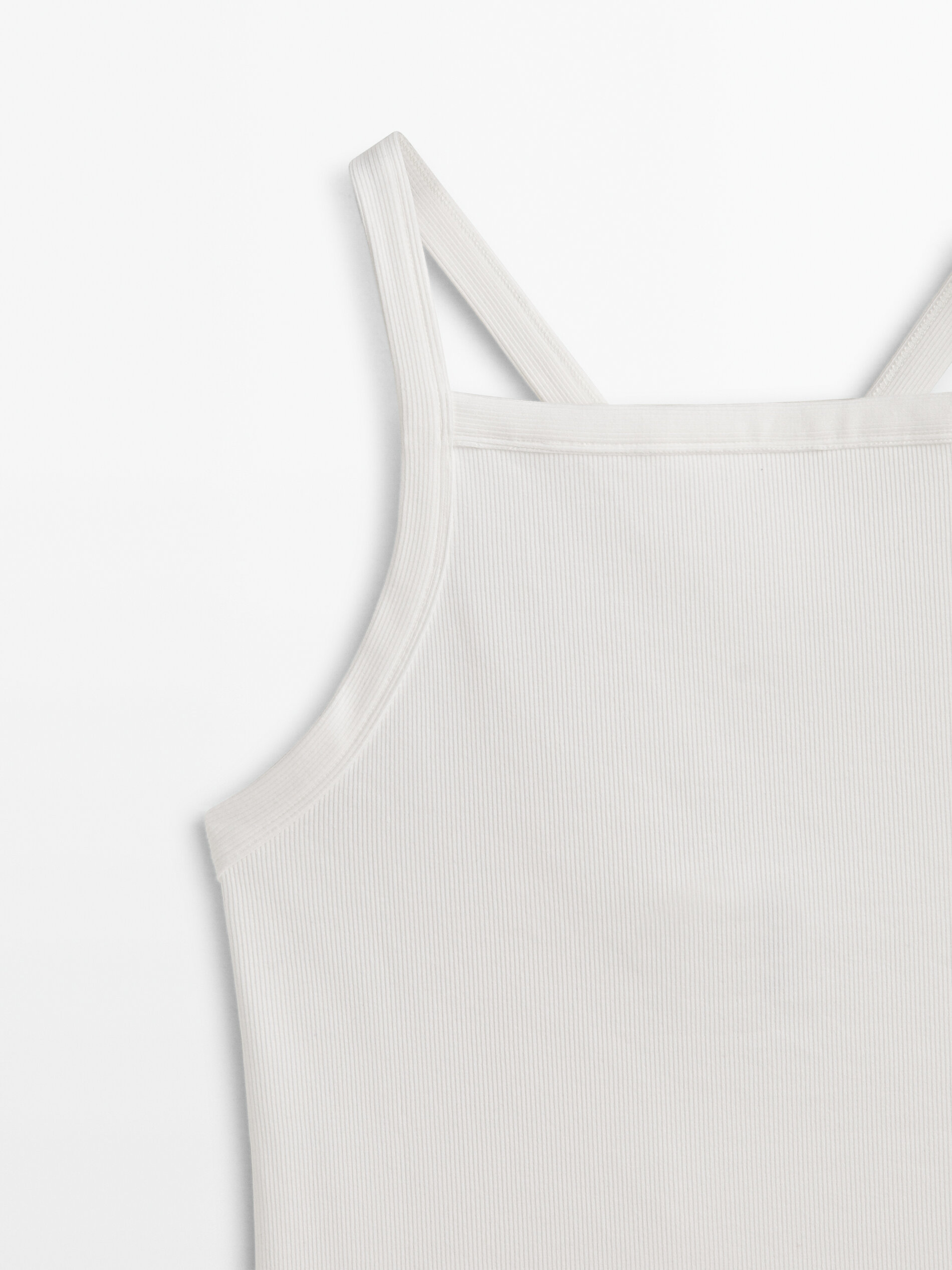 Top canalé tirantes cruzados - CRUDO