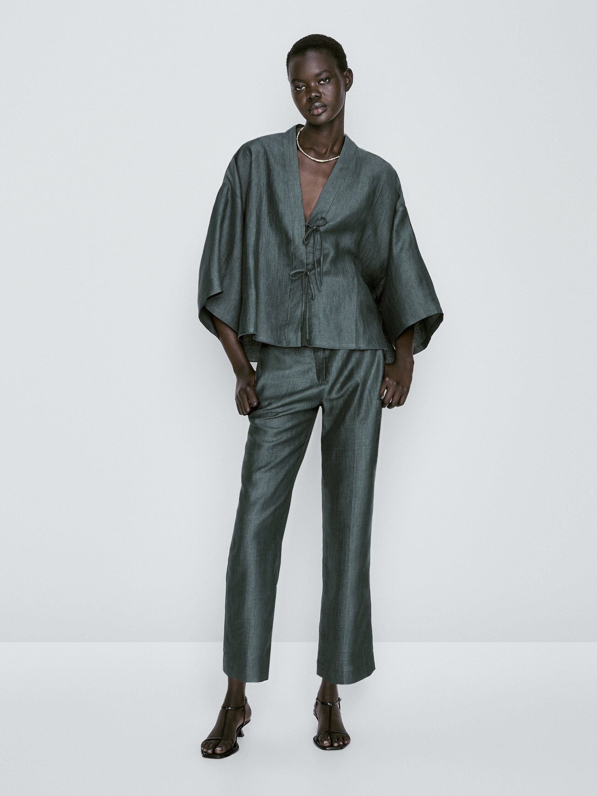 Kimono corto mezcla lino lazos - VERDE