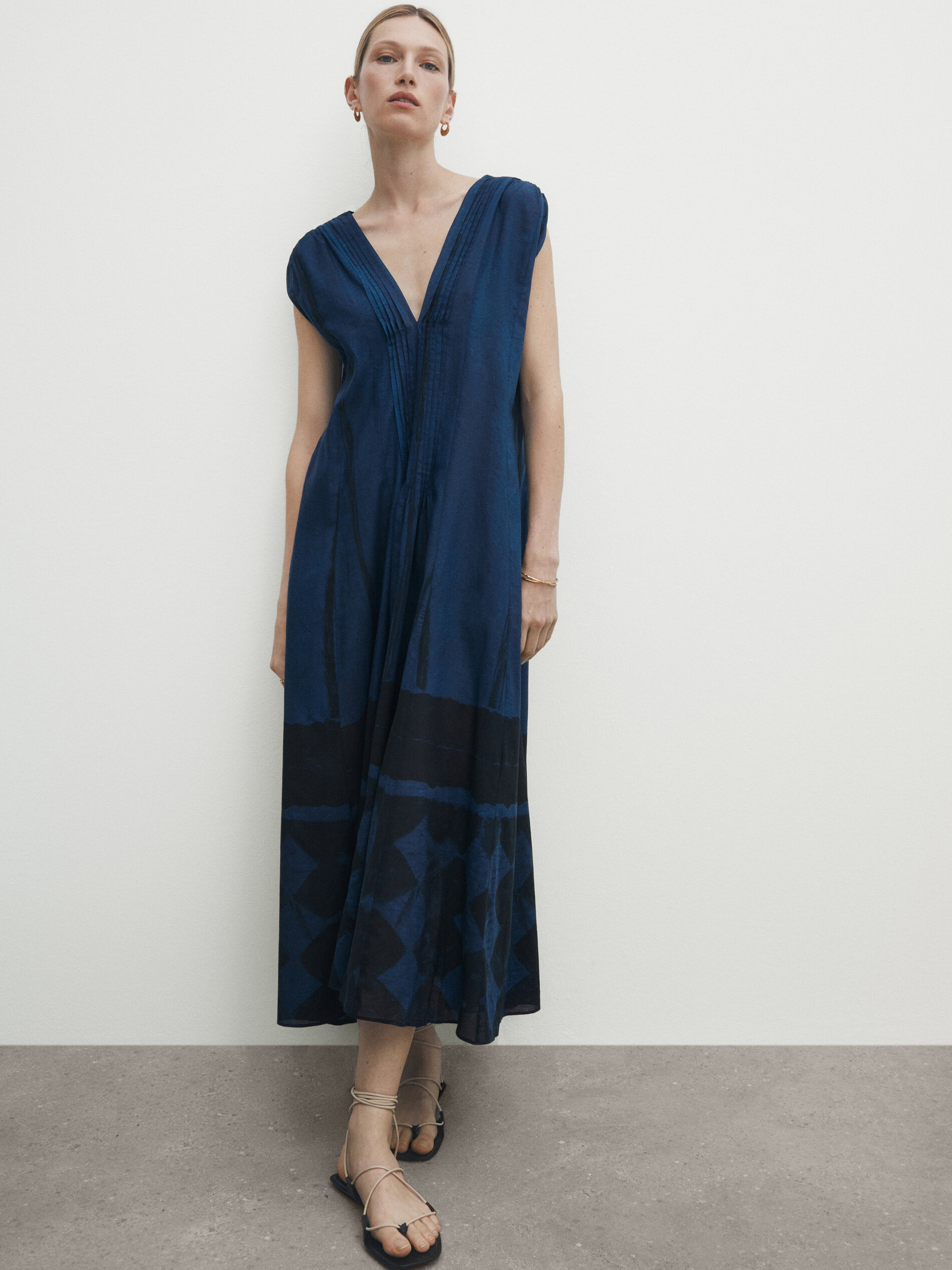 Vestido estampado detalle jaretas - AZULÓN