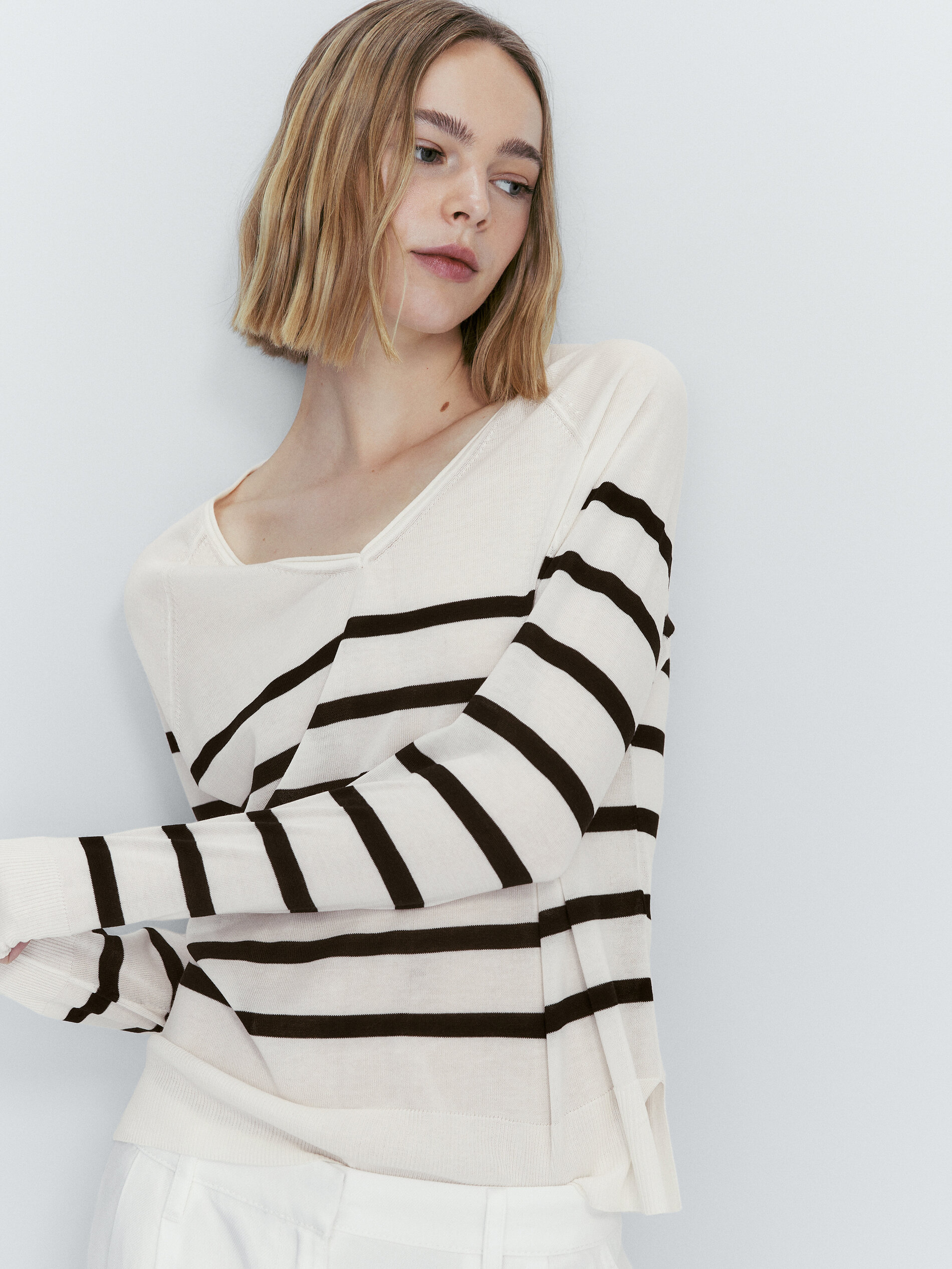 Jersey punto extrafino cuello pico - CRUDO