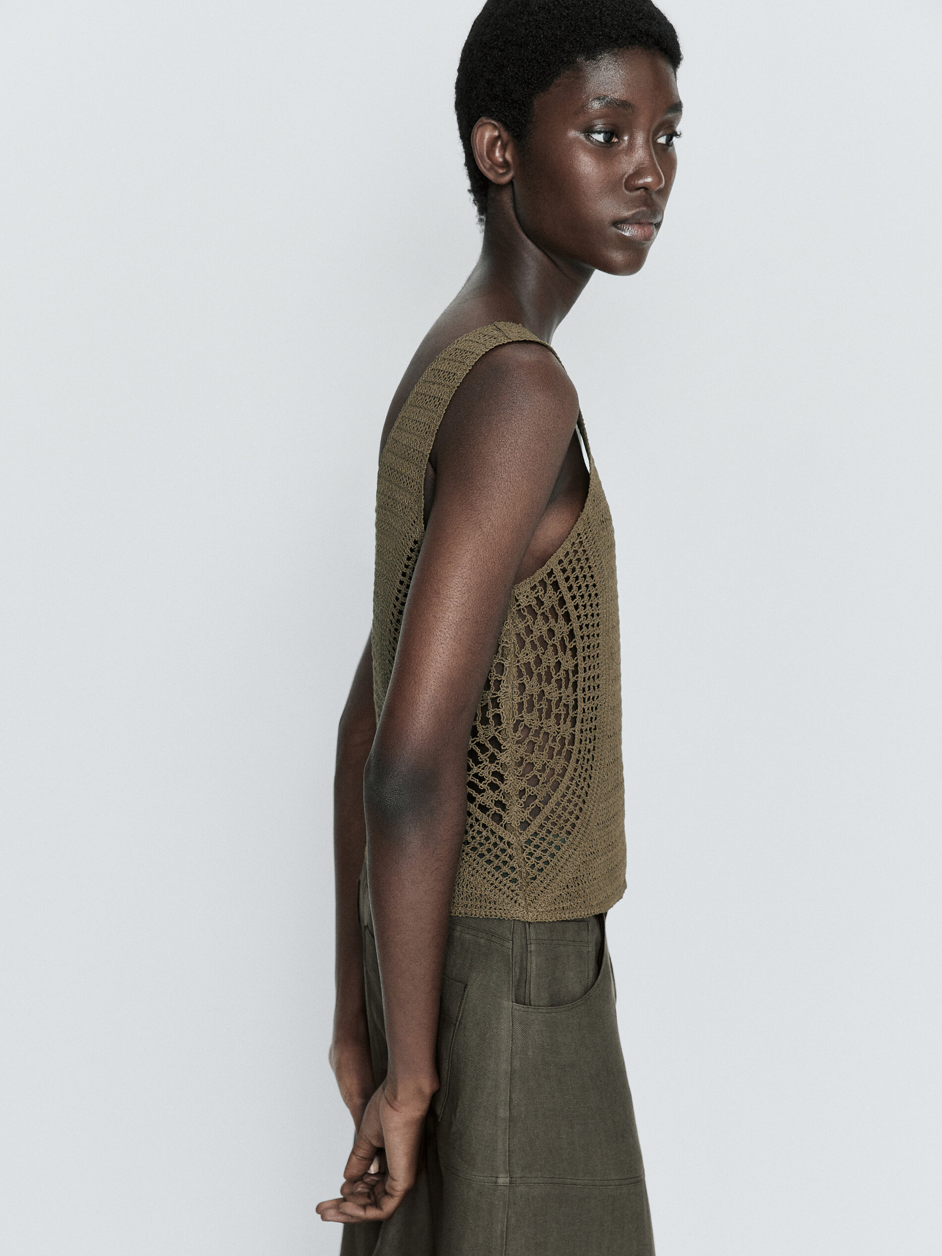 Top crochet escote pico - KAKI