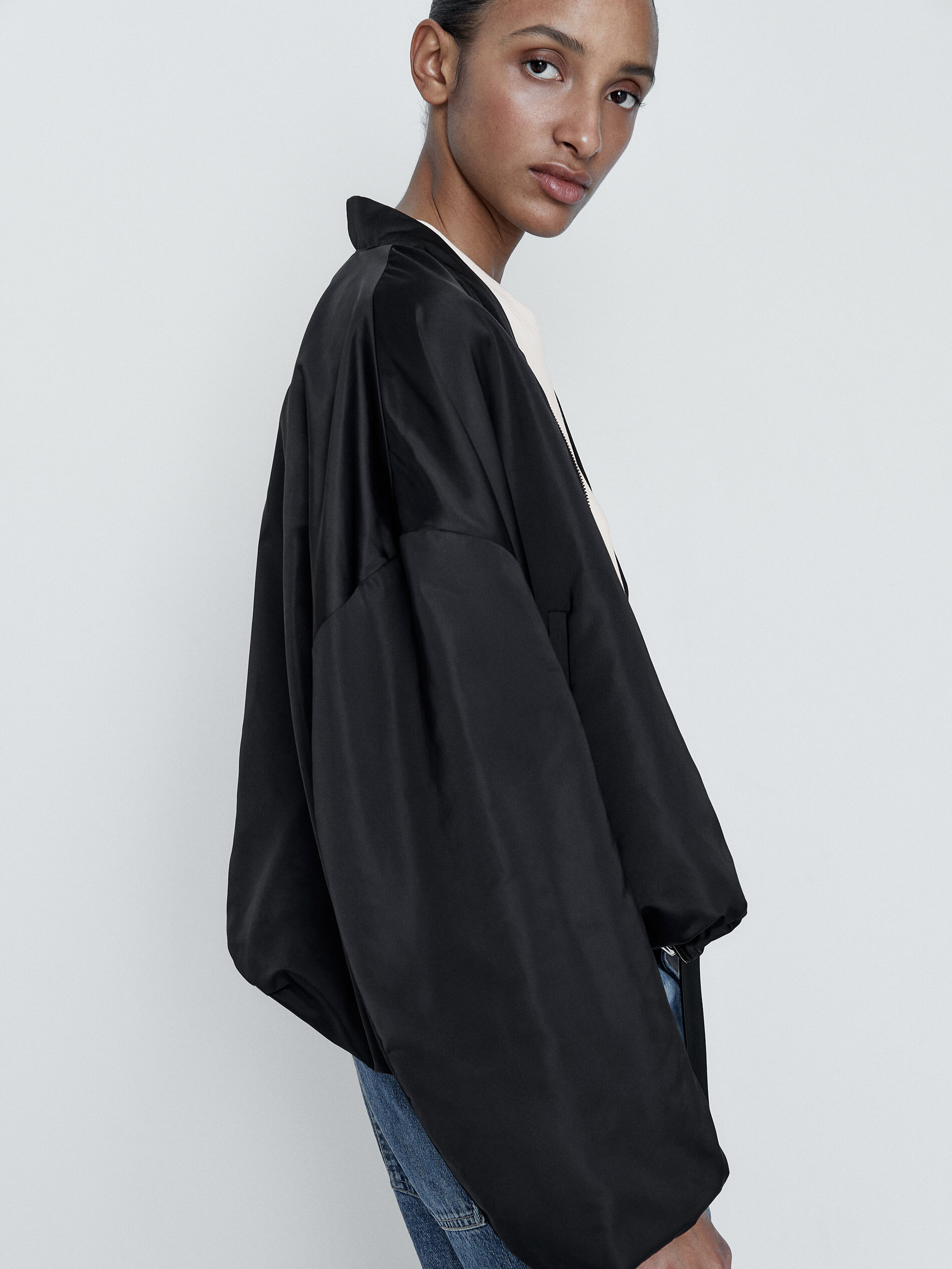 Chaqueta bomber manga volumen - NEGRO