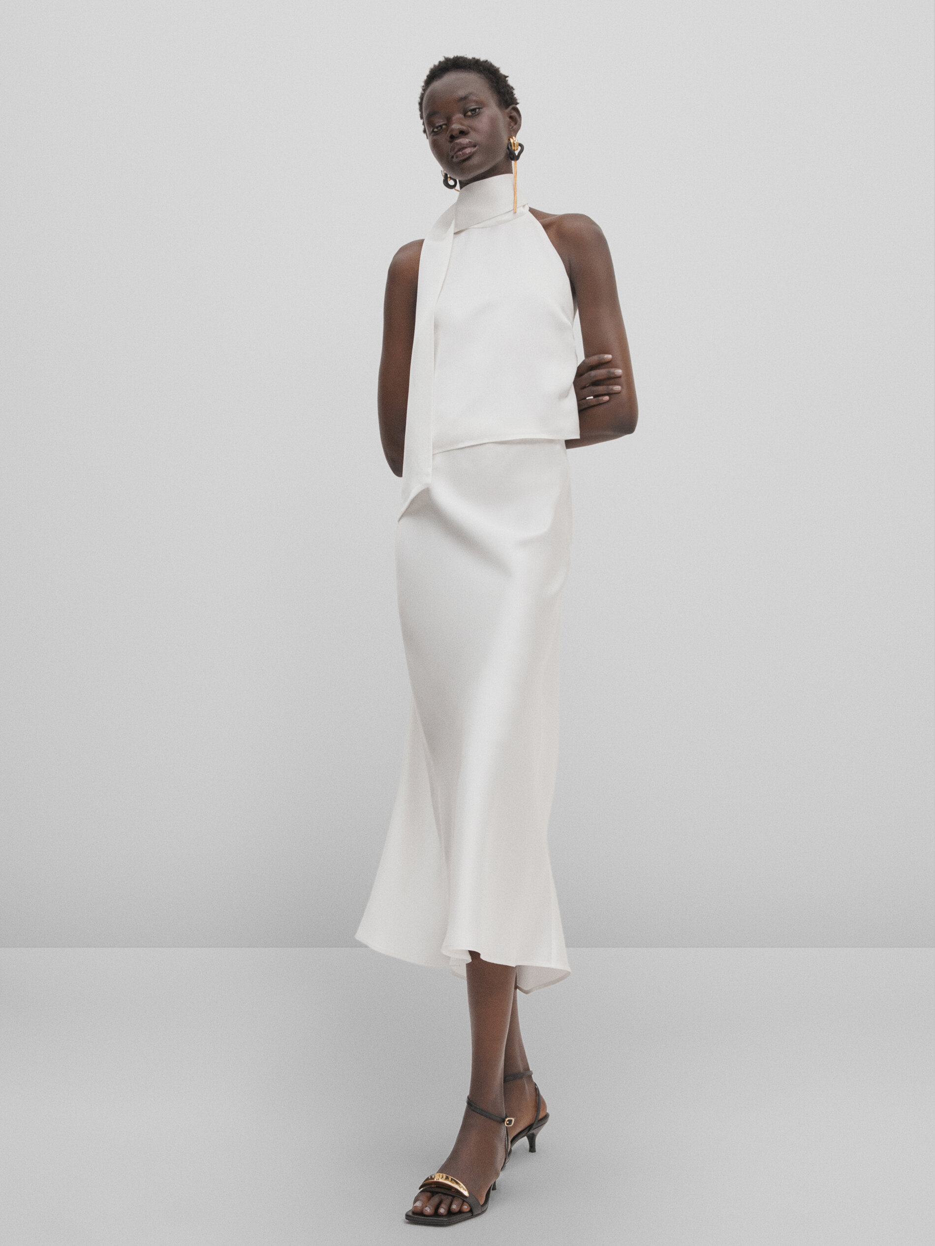 Top halter satinado -Studio - CRUDO