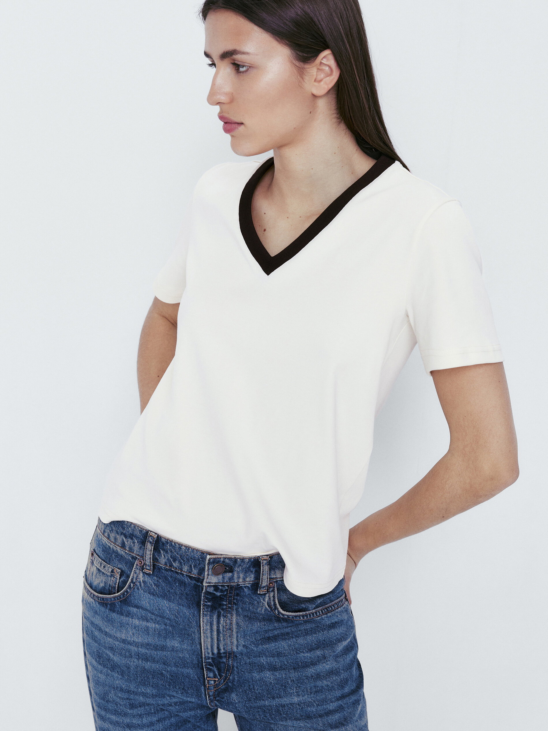 Camiseta cuello pico contraste algodón - CRUDO