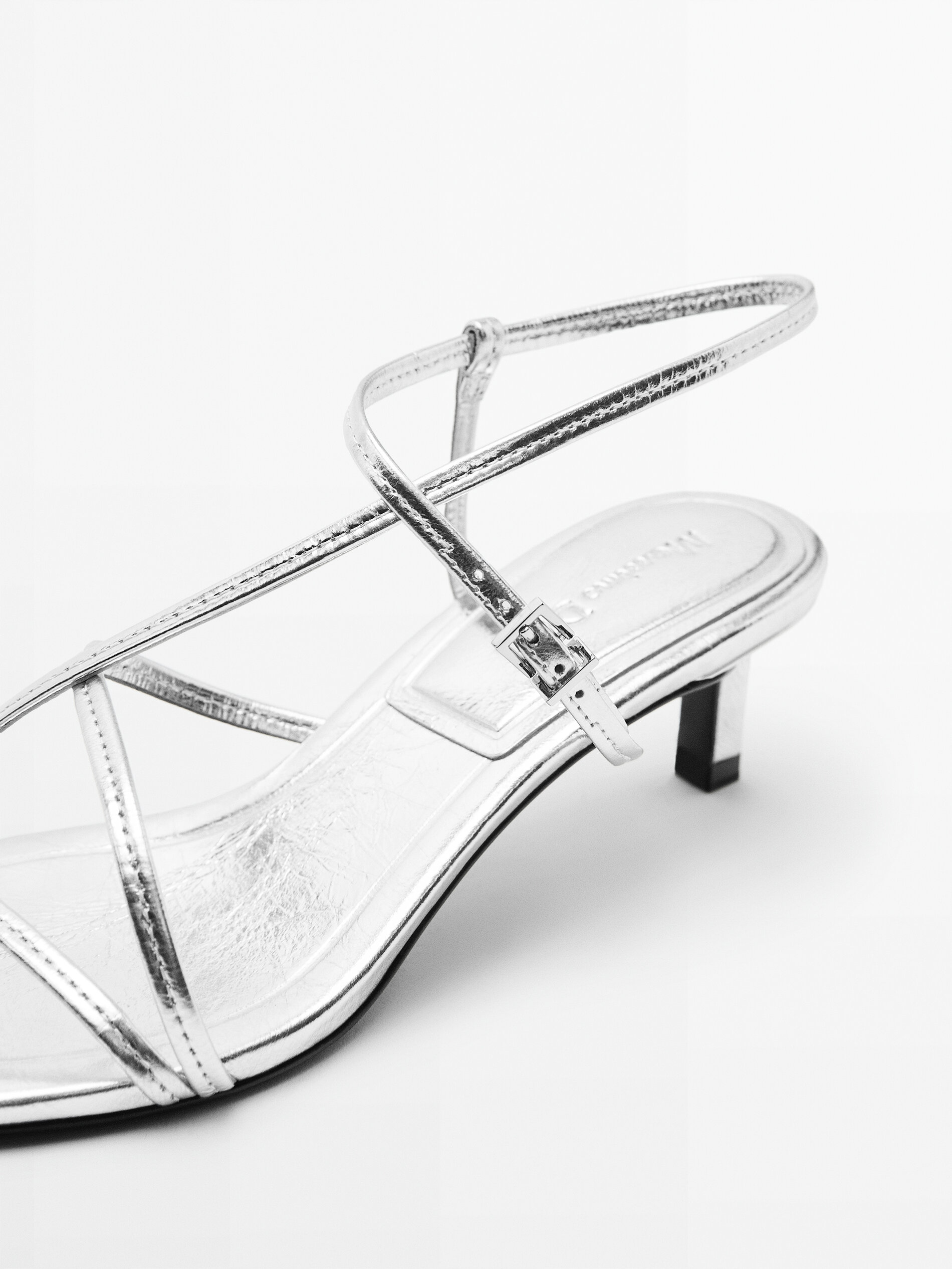 Sandalia tacón piel metalizada multitiras - PLATA