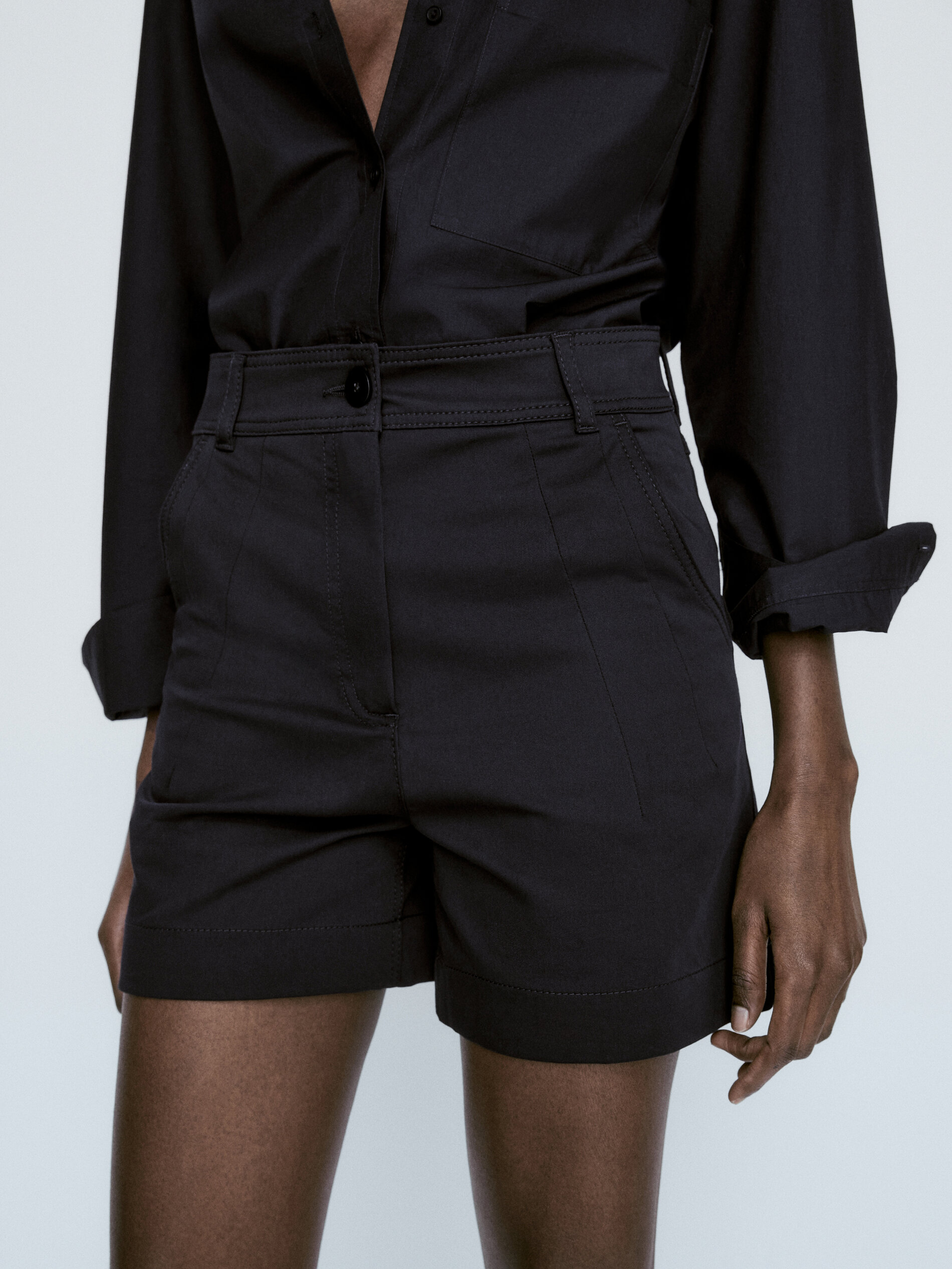 Bermuda con algodón detalle pespuntes - AZUL MARINO