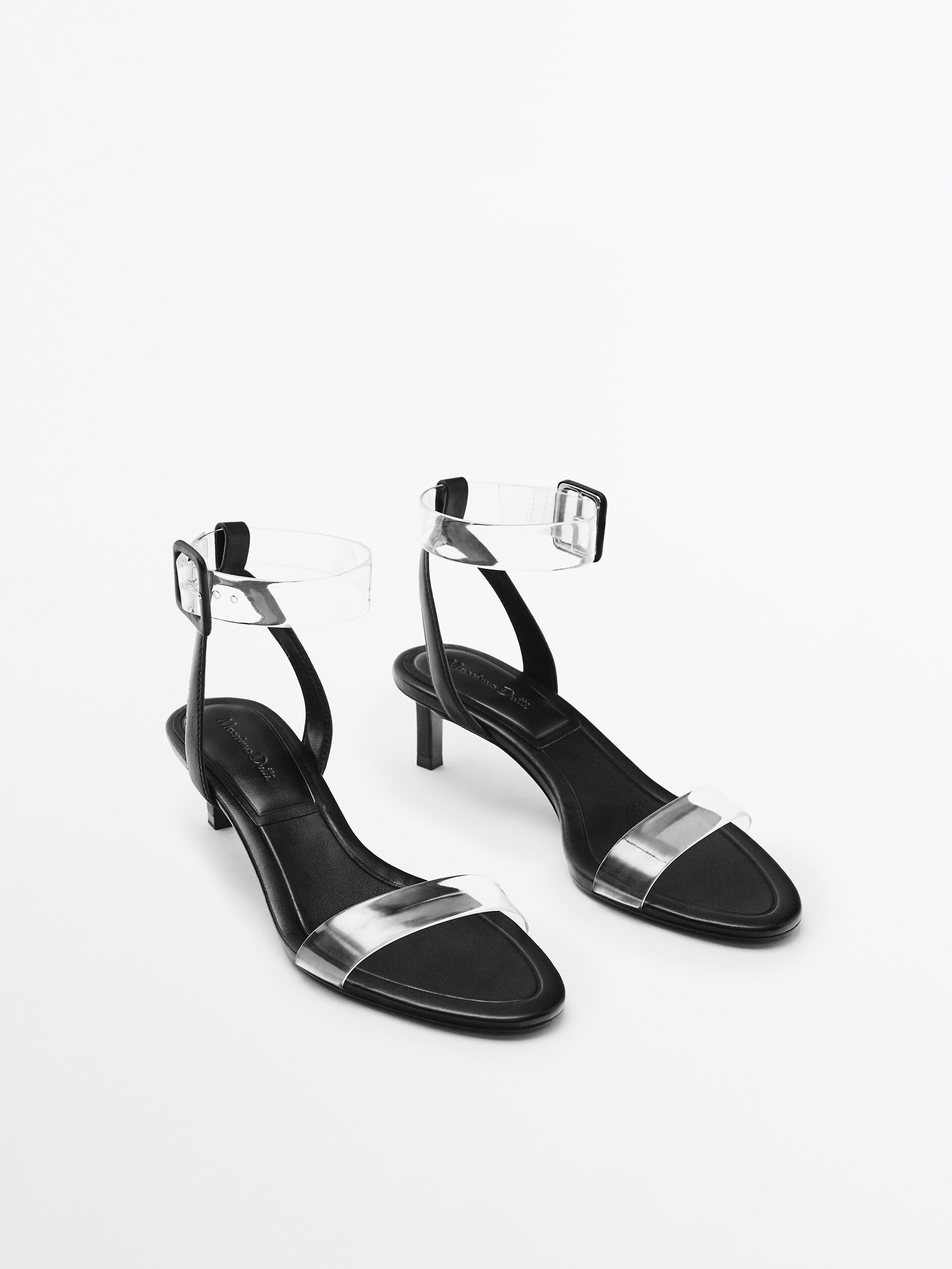 SANDALIA VINILO TACÓN - NEGRO