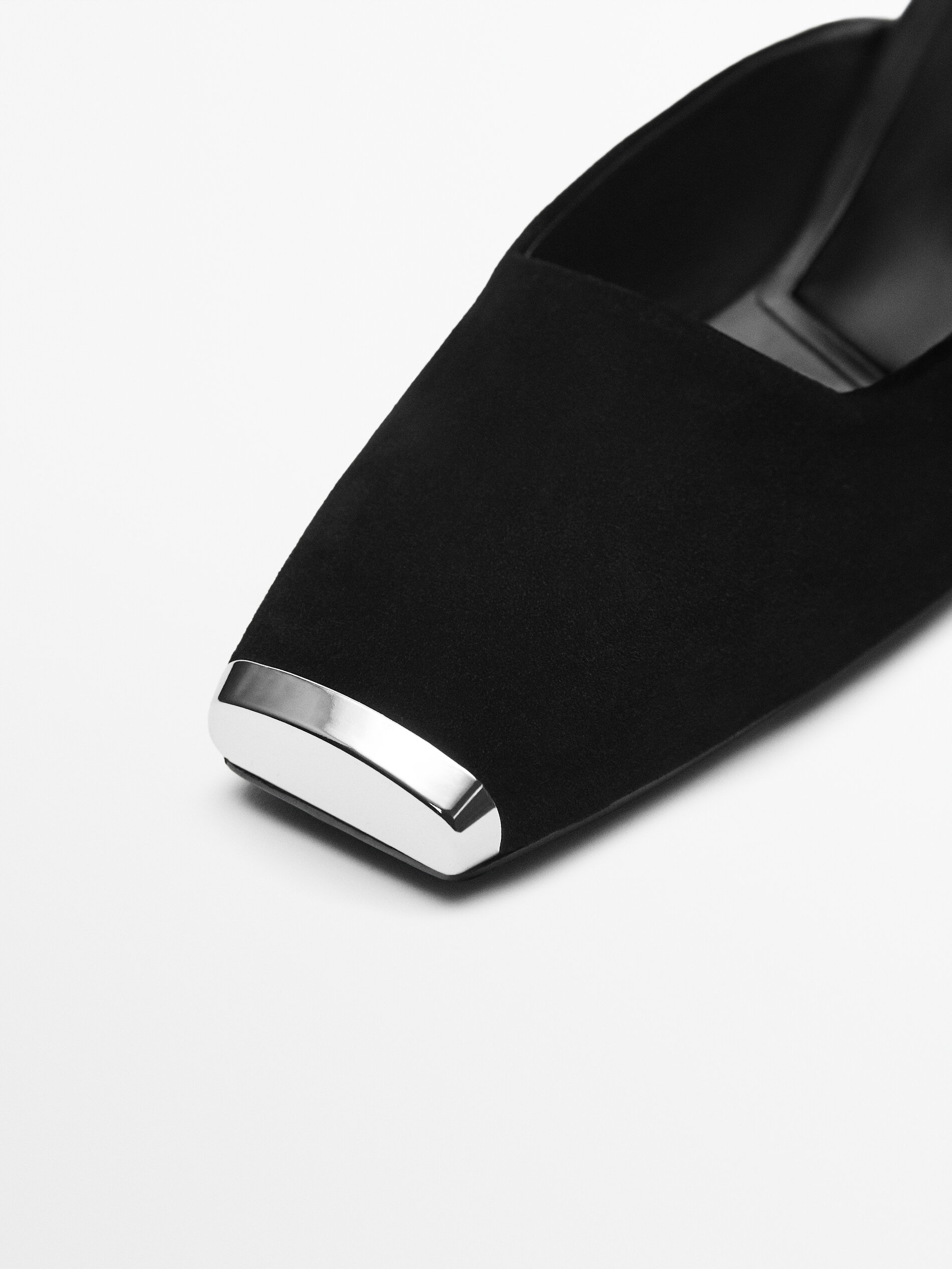 Zapato tacón piel punta metálica - NEGRO