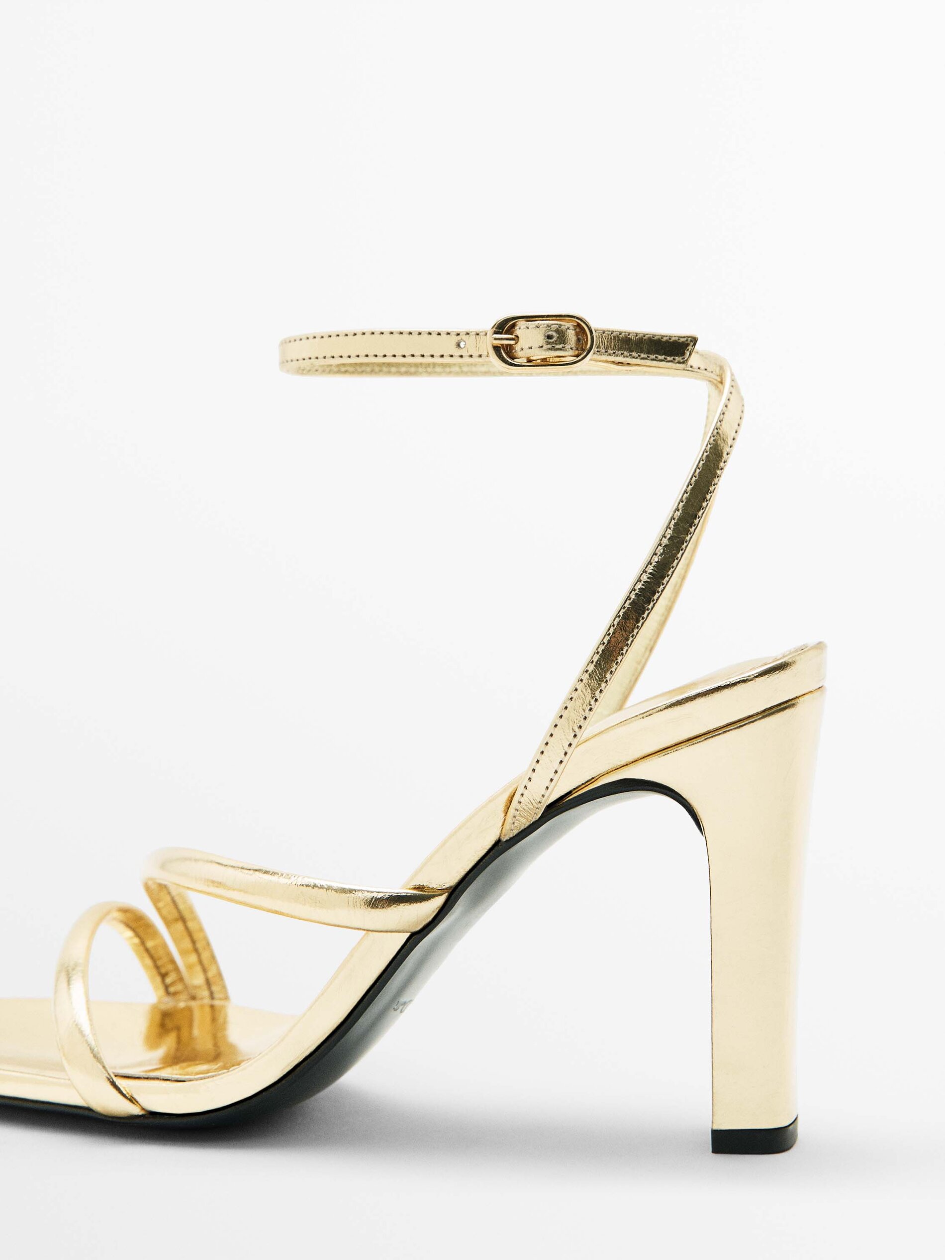 SANDALIA TACÓN TIRAS CON PULSERA - DORADO