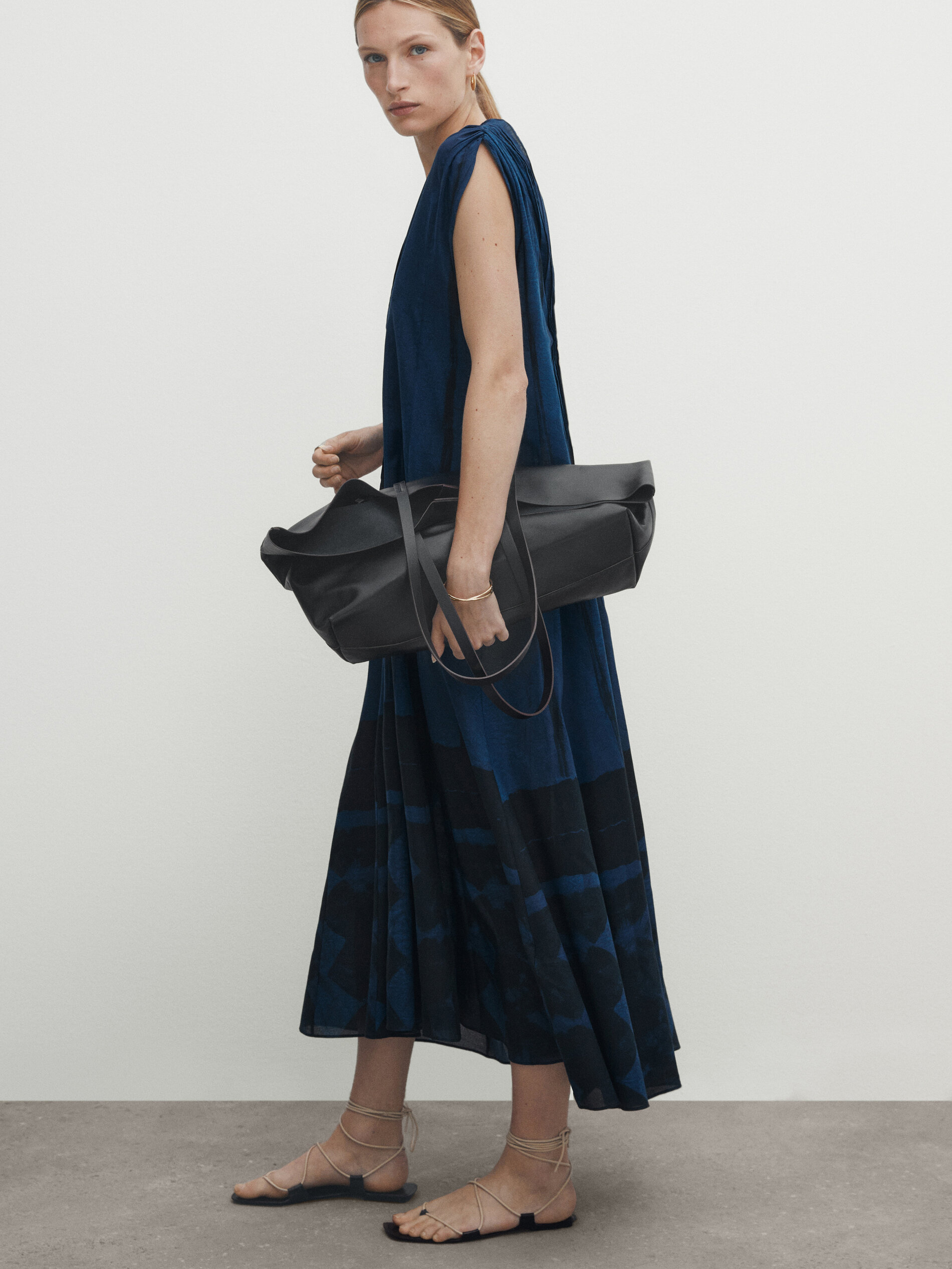 Vestido estampado detalle jaretas - AZULÓN