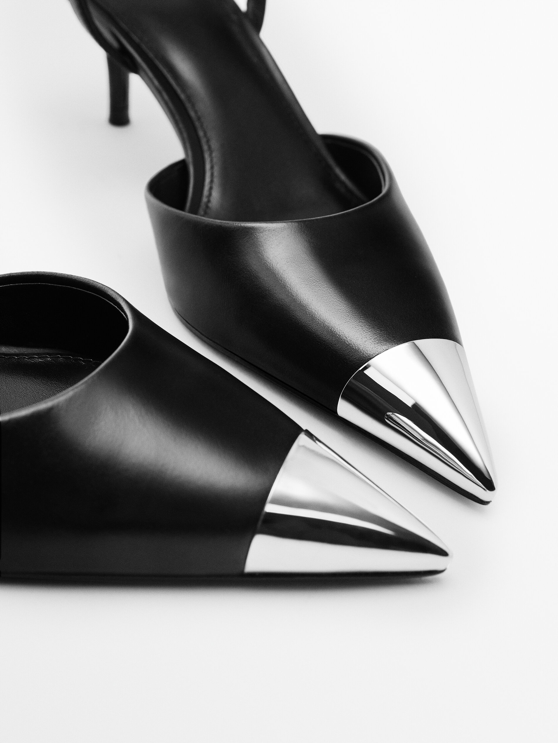 Zapato tacón piel punta metálica - Studio - NEGRO