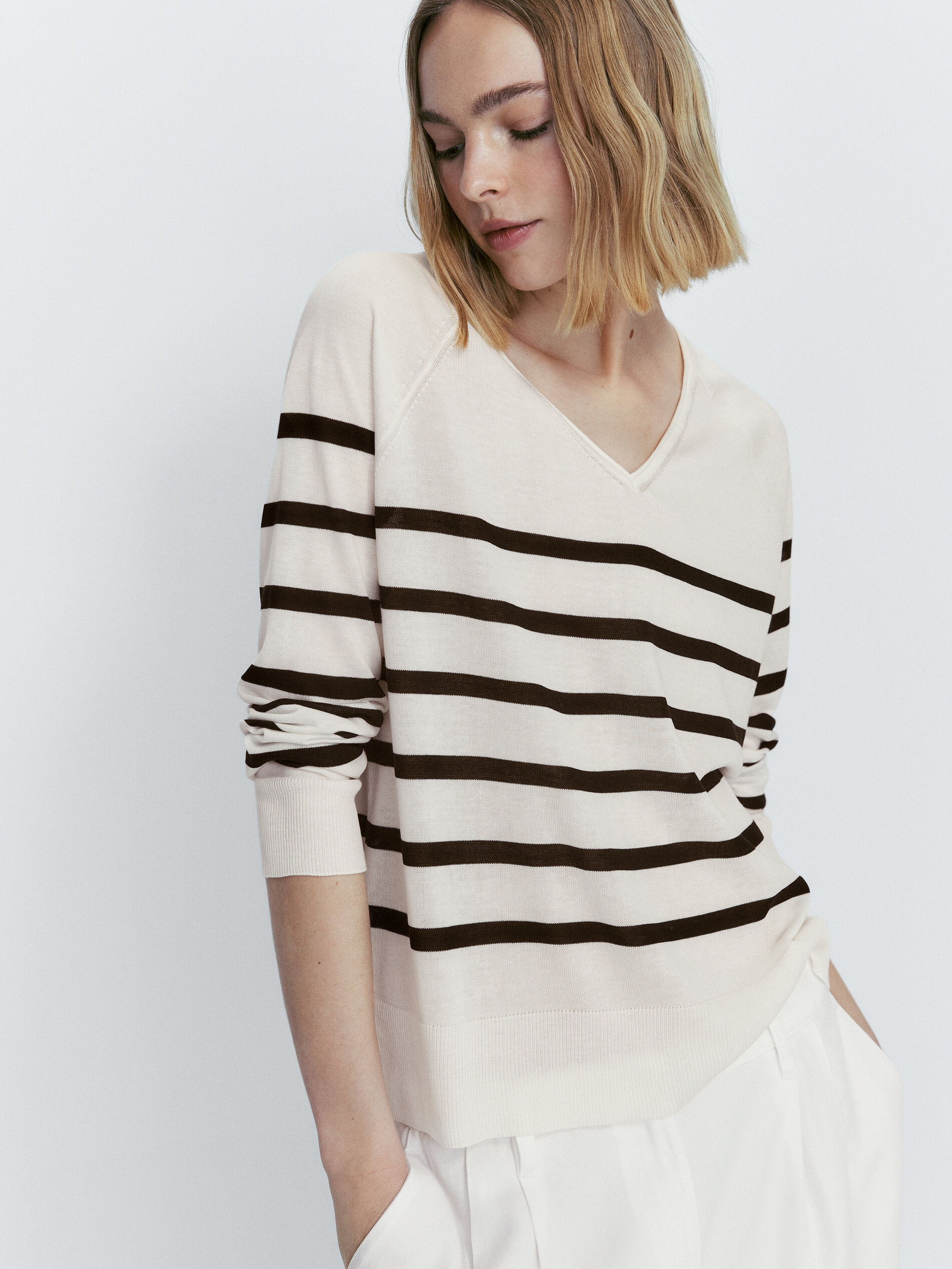 Jersey punto extrafino cuello pico - CRUDO