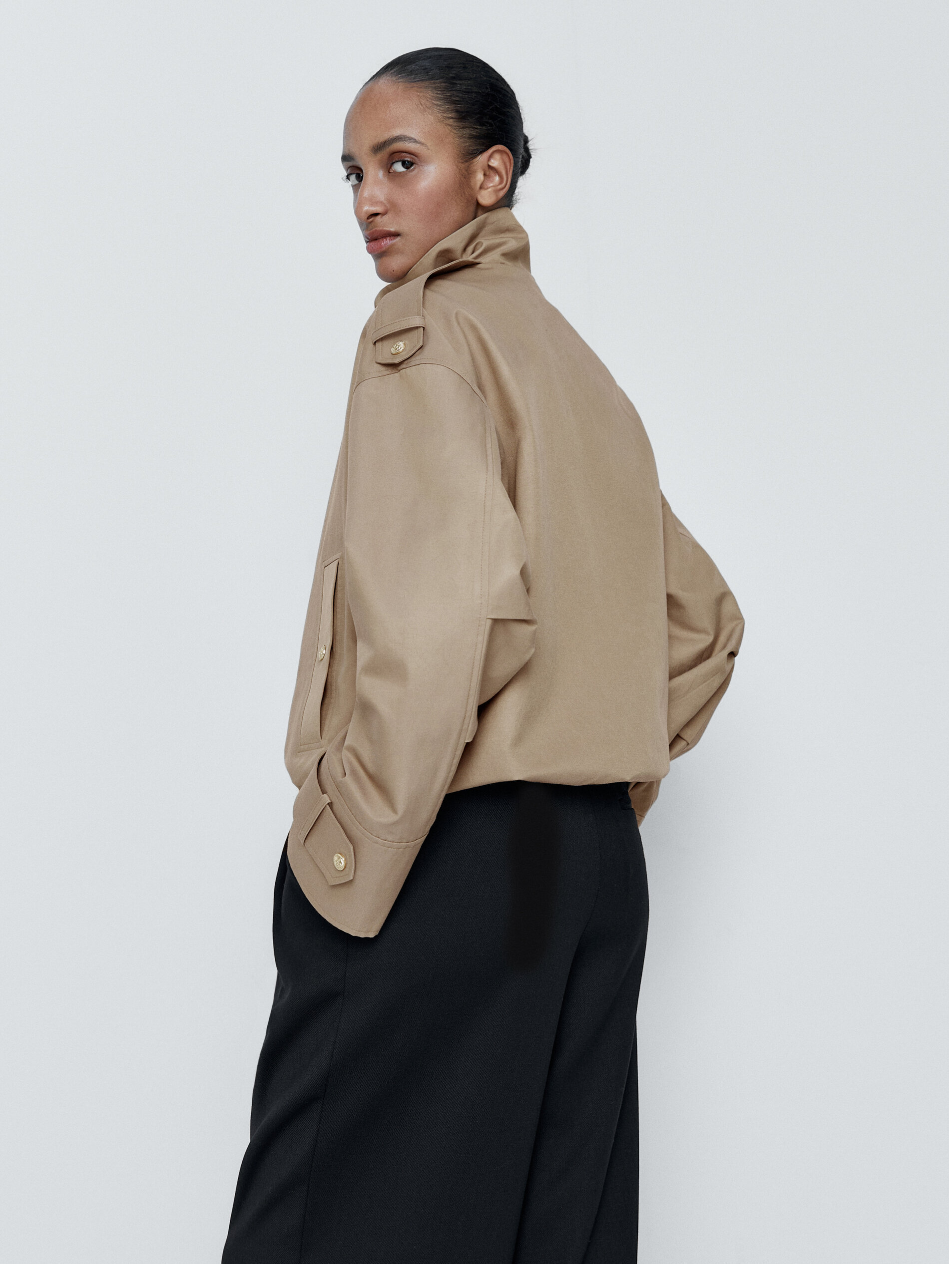 Parka corta botones dorados - BEIGE