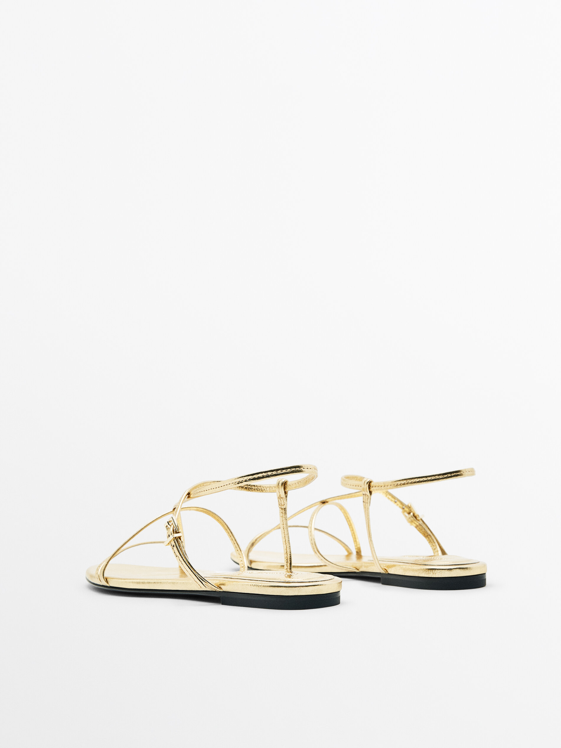 SANDALIA PLANA MULTITIRAS FINAS - DORADO