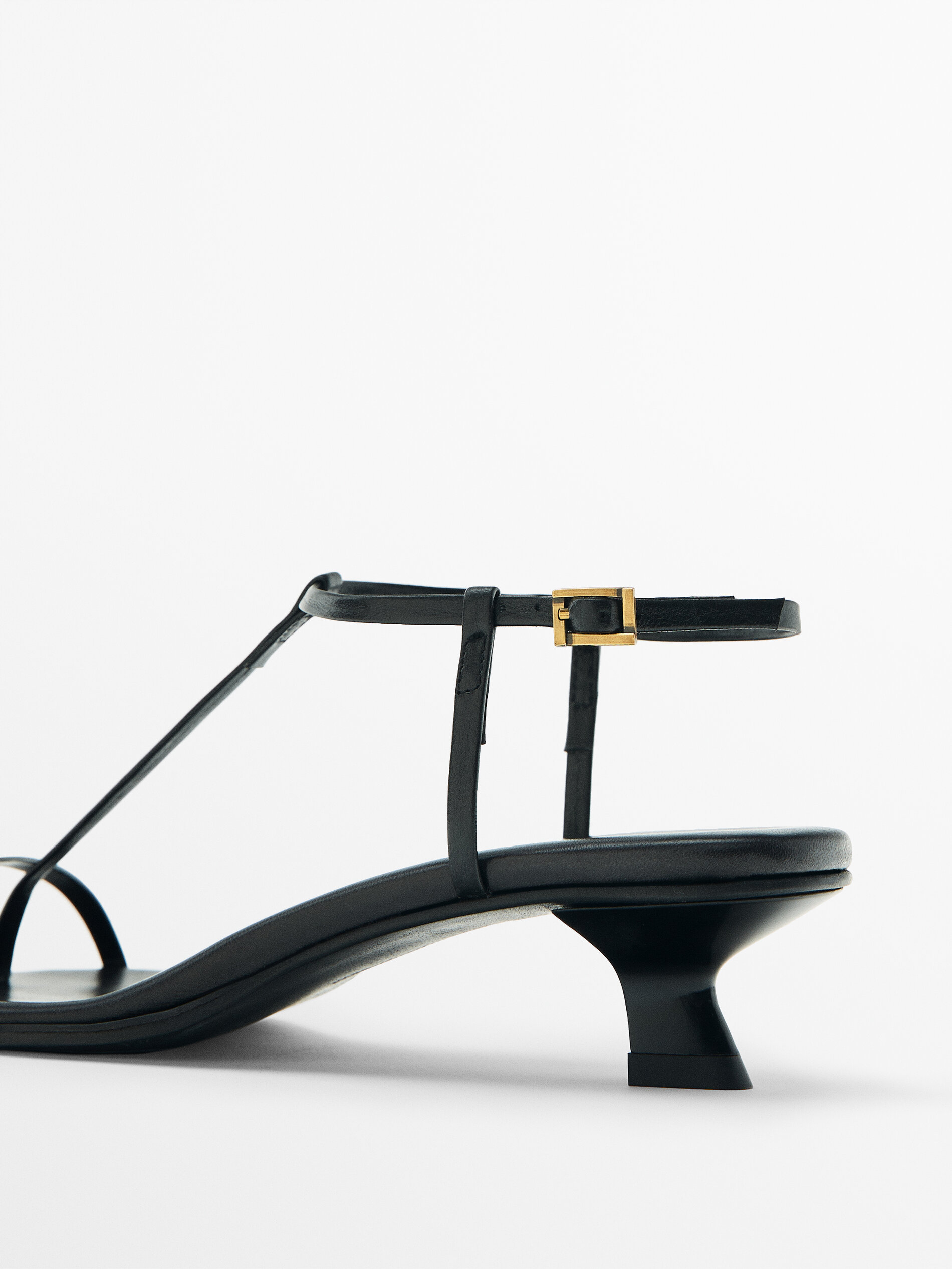 SANDALIA TACÓN TIRAS LIMITED EDITION - NEGRO