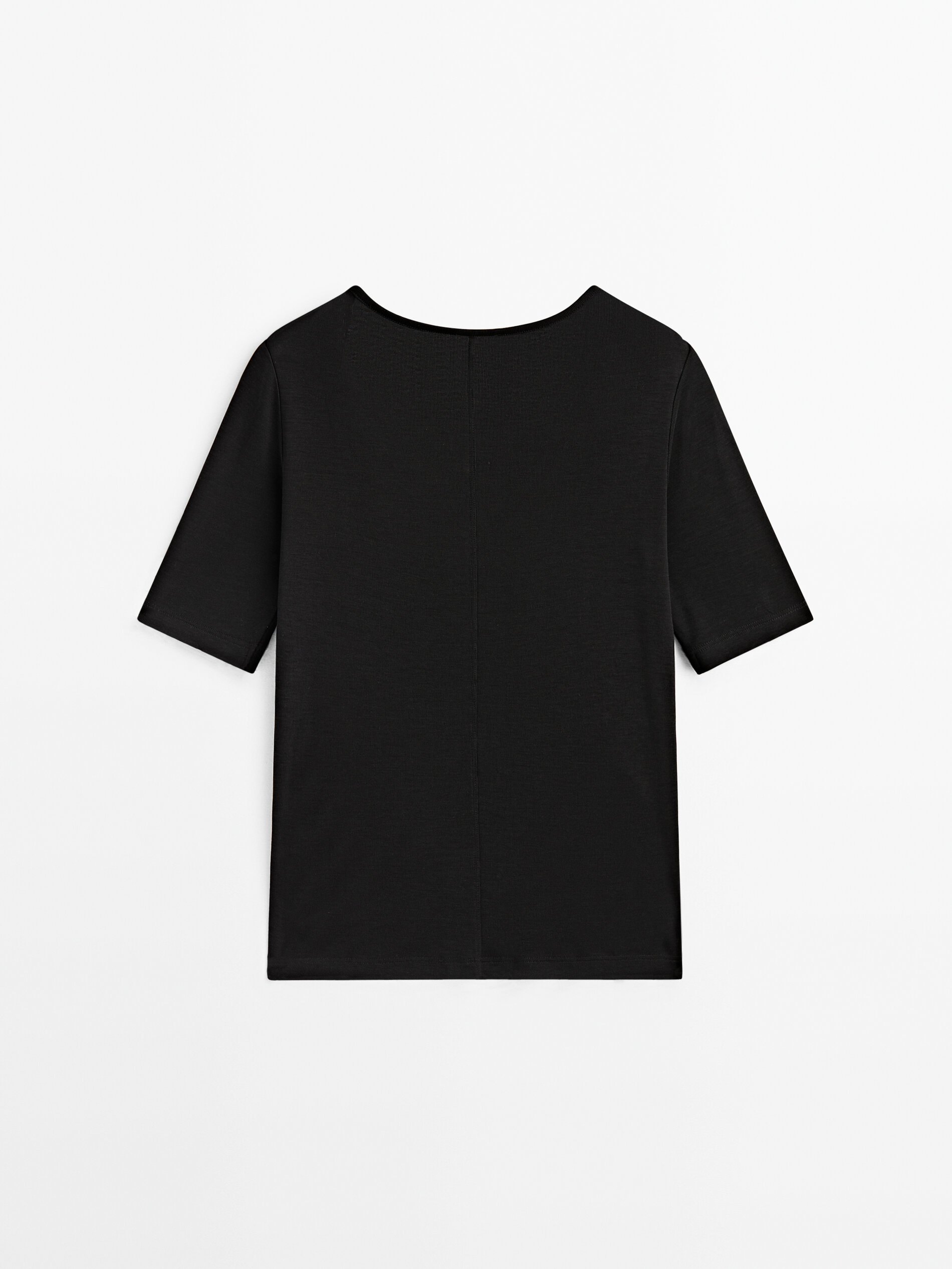 Camiseta escote entrelazado - NEGRO