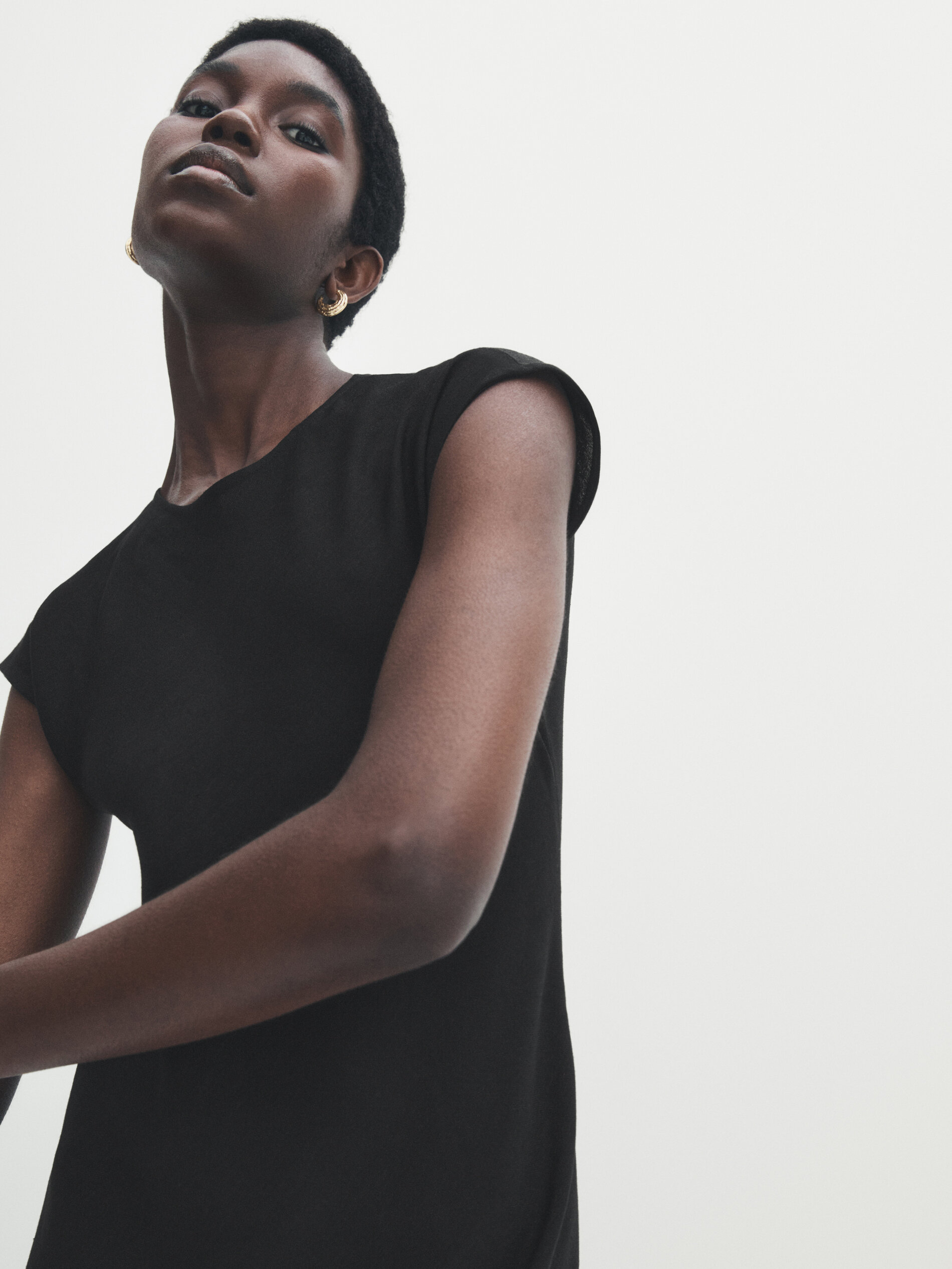 Vestido midi con lino negro - NEGRO