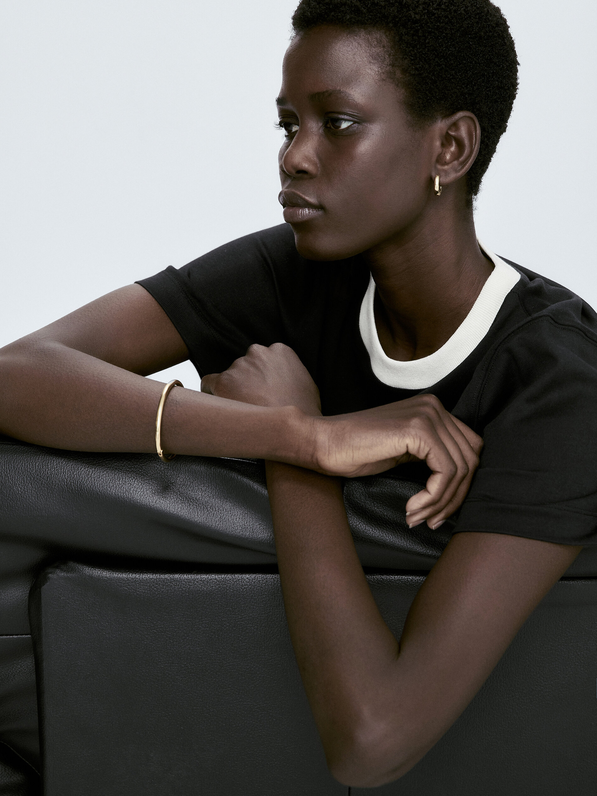 Camiseta manga corta contraste - NEGRO