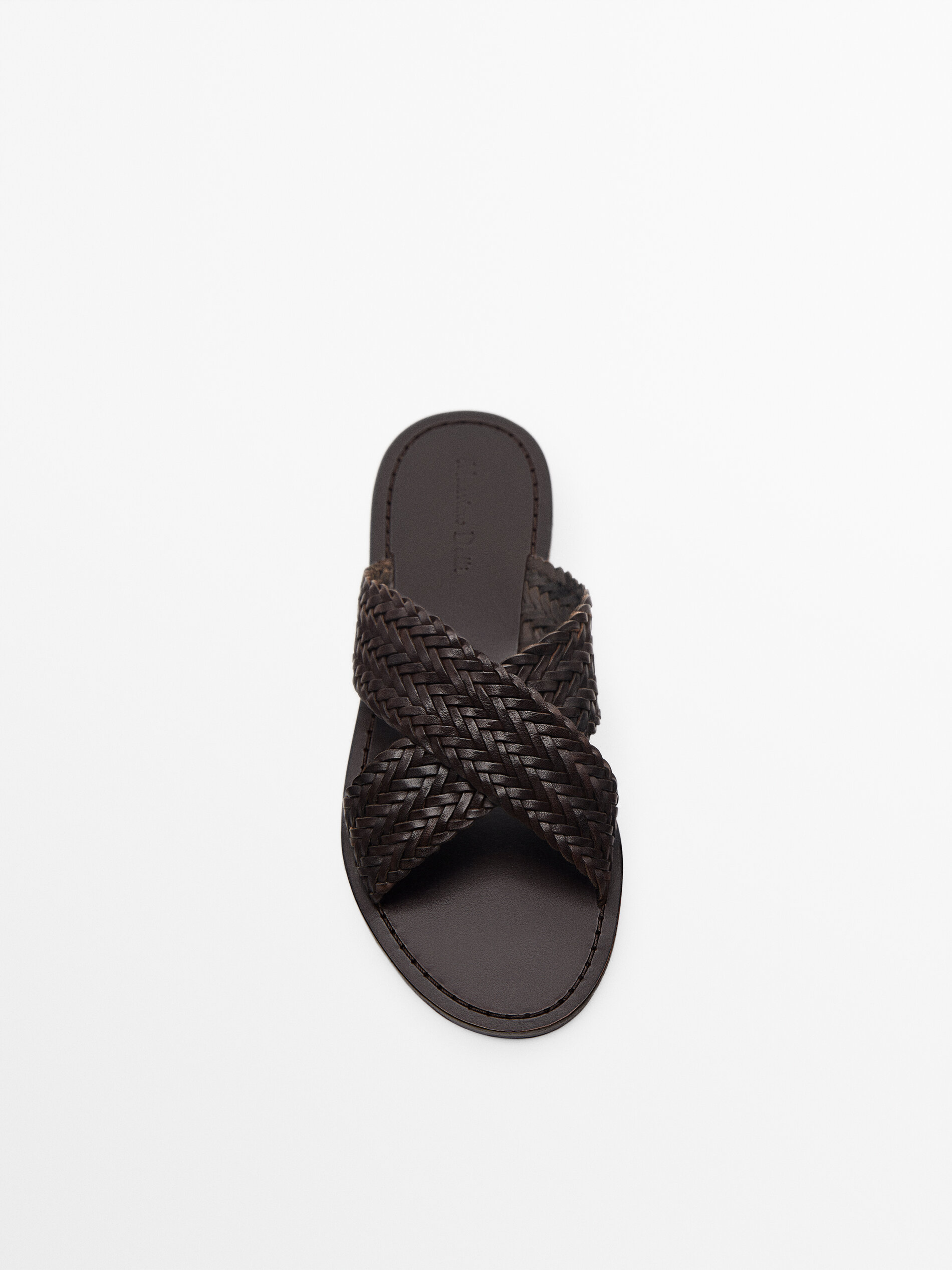 Sandalia plana trenzada cruzada - MARRÓN
