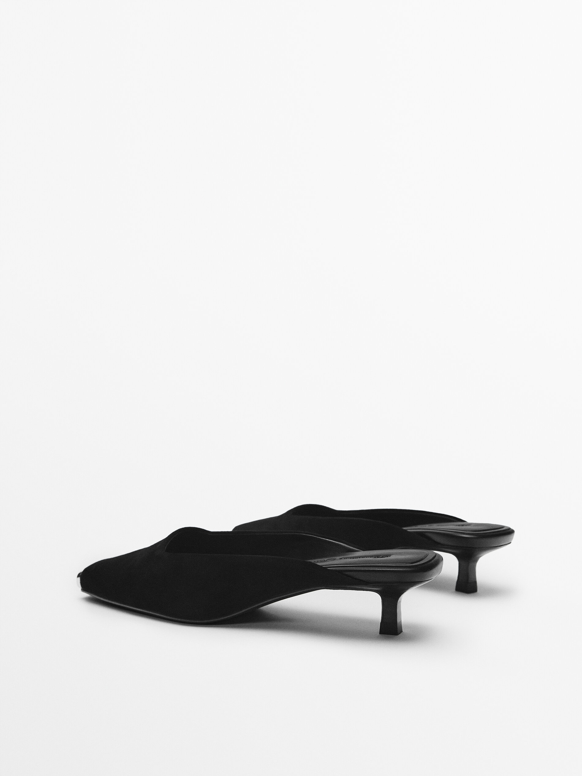 Zapato tacón piel punta metálica - NEGRO