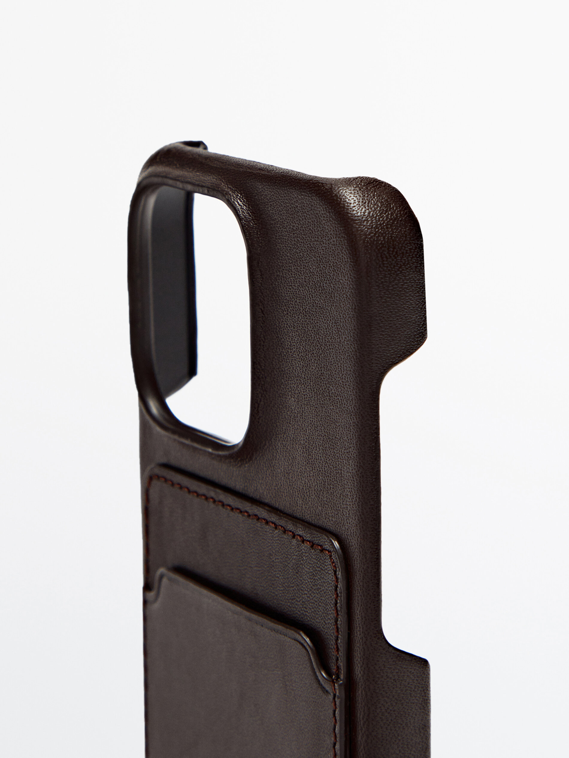 Funda Iphone 14 pro piel con tarjetero - MARRÓN