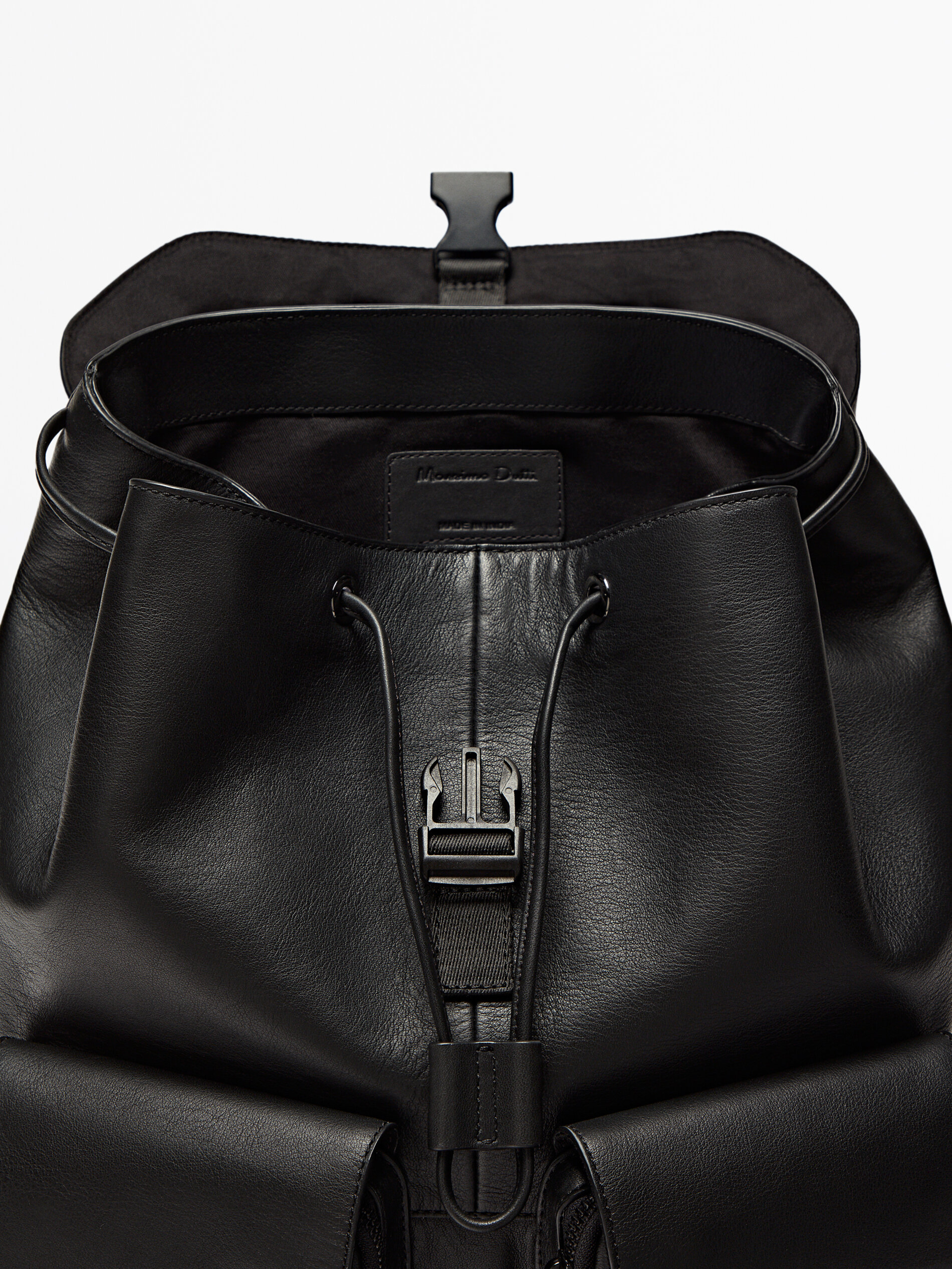 Mochila negra piel bolsillos - NEGRO