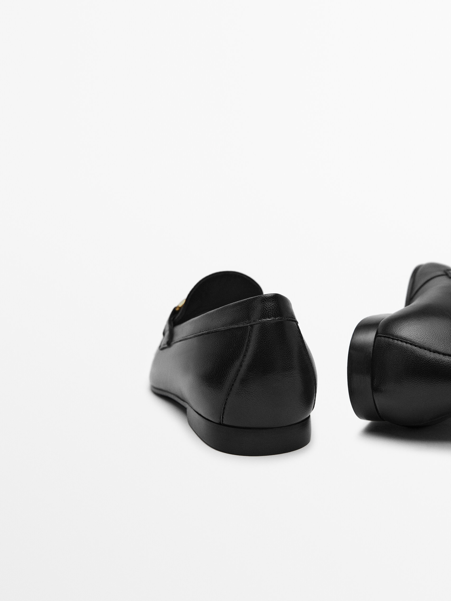 Mocasín piel hebilla metálica - NEGRO