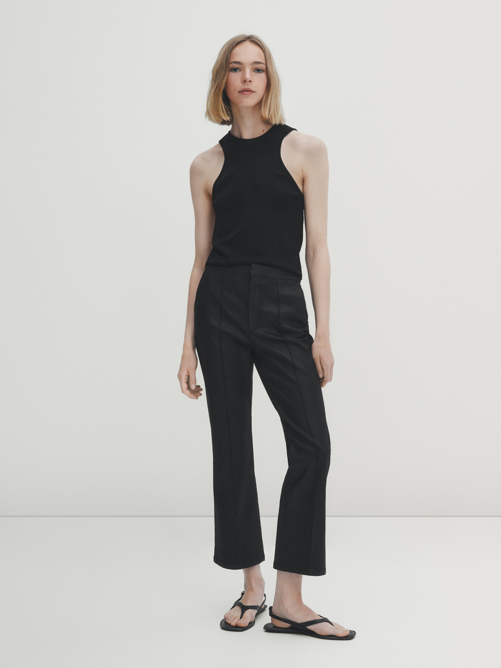 Pantalón kick flare encerado nervio central - NEGRO