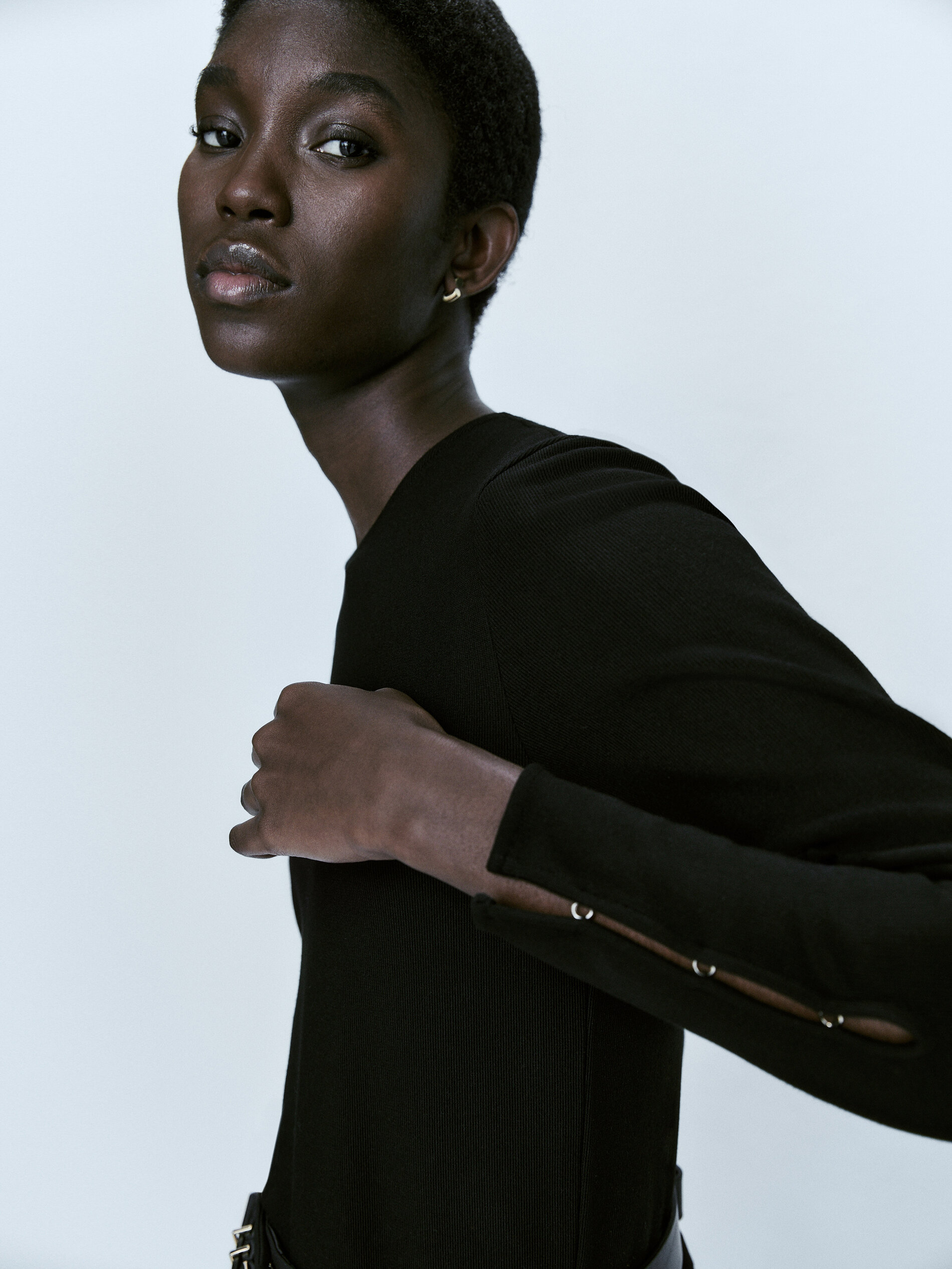 Camiseta manga larga abertura aros - NEGRO