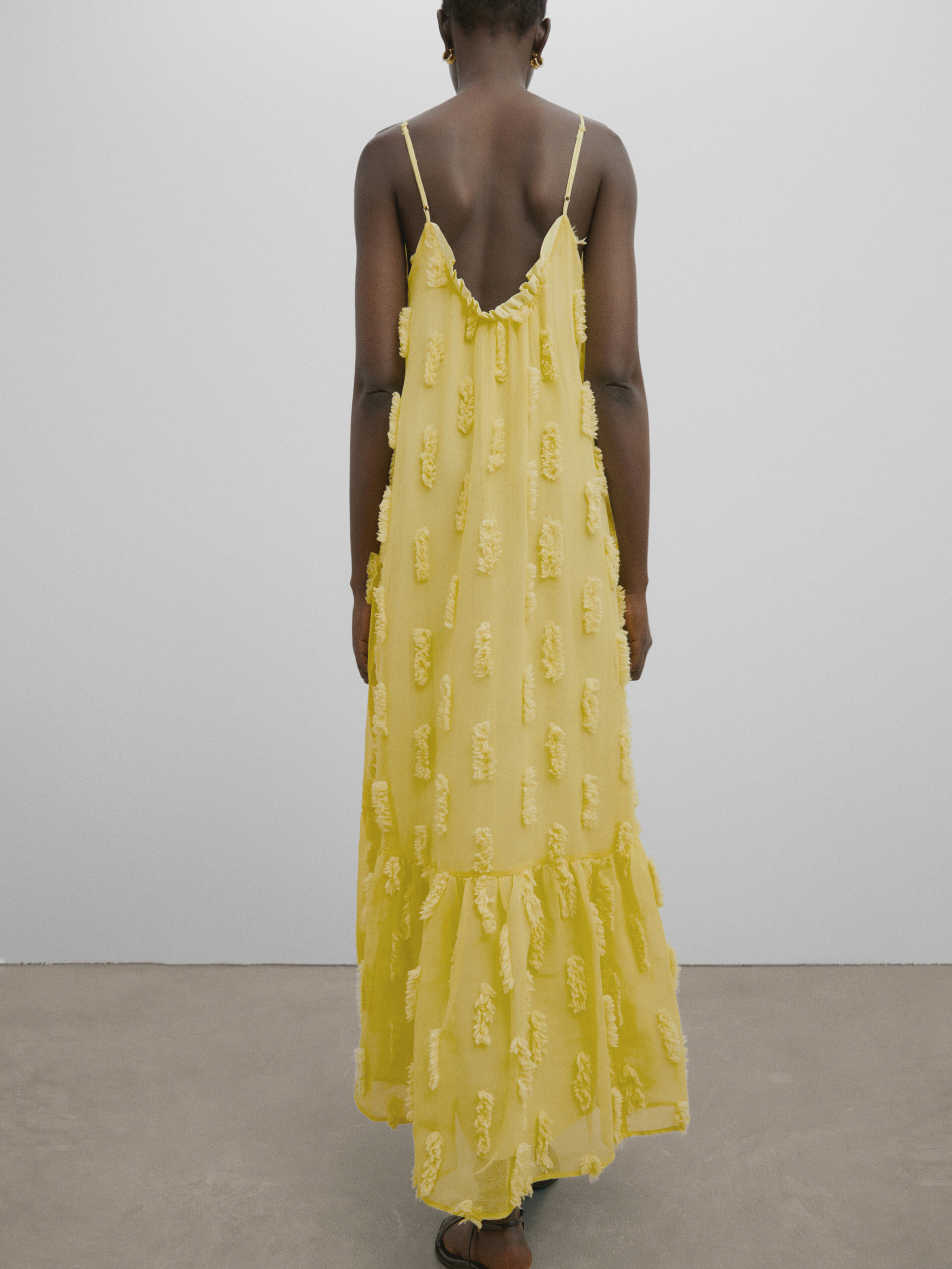 Vestido largo relieve -Studio - AMARILLO