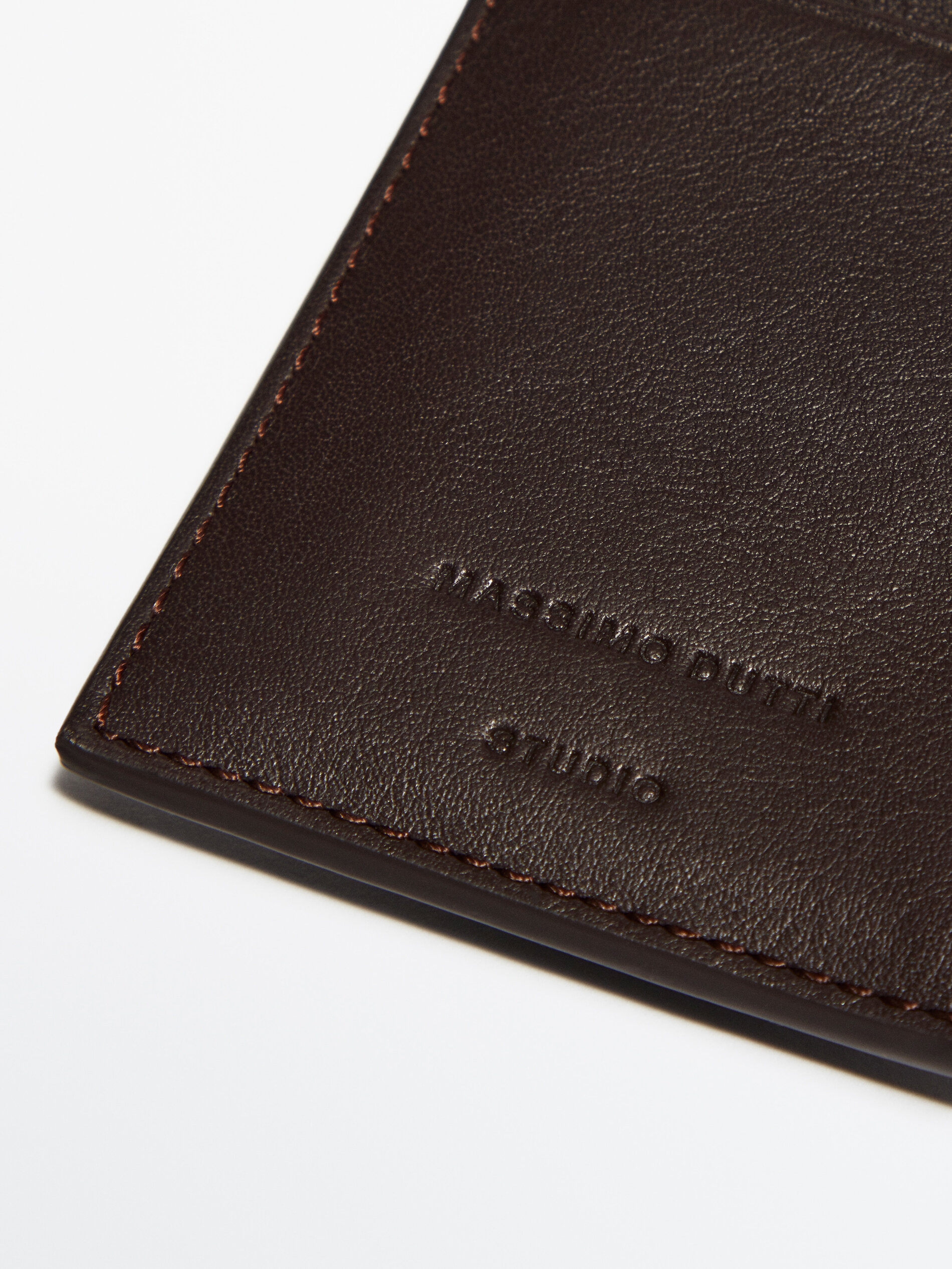 Tarjetero de piel con correa -Studio - TOSTADO OSCURO