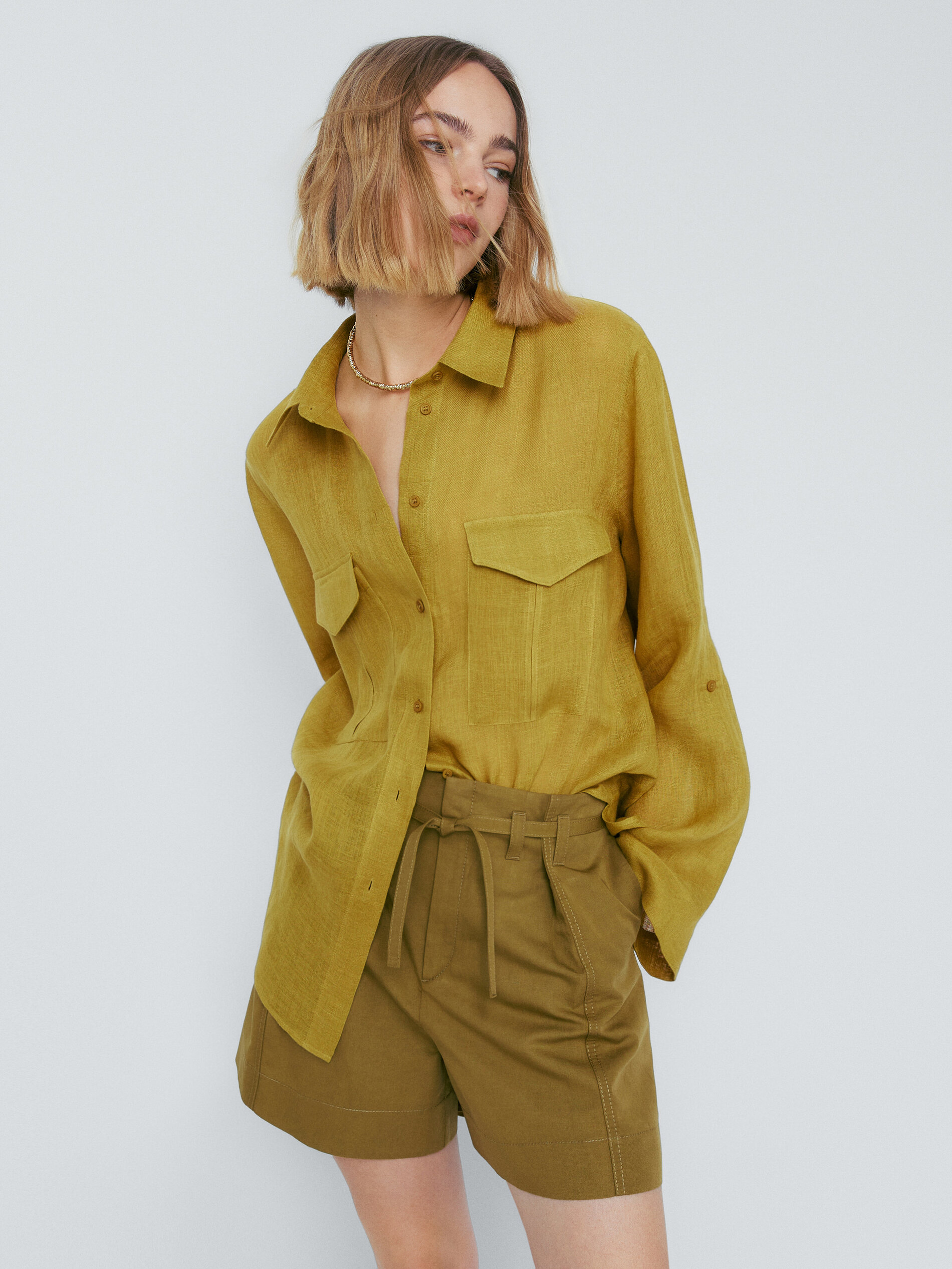 Bermuda pliegues con cinturón - KAKI